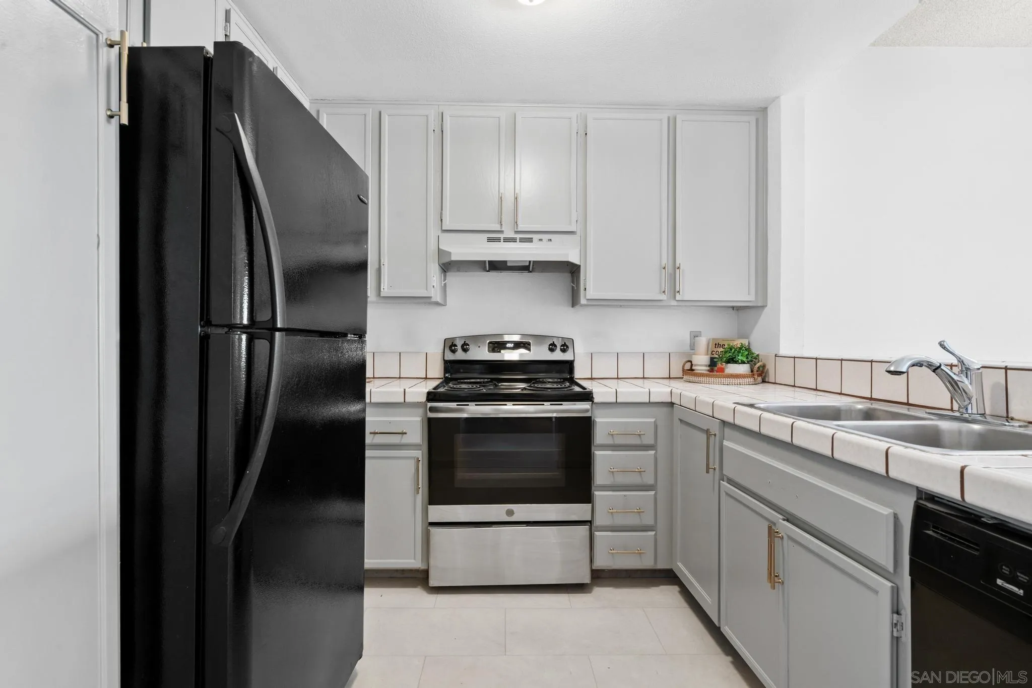 https://cdn.realtyfeed.com/cdn/127/250043879/088a085307067393b79028ba023239eb.webp