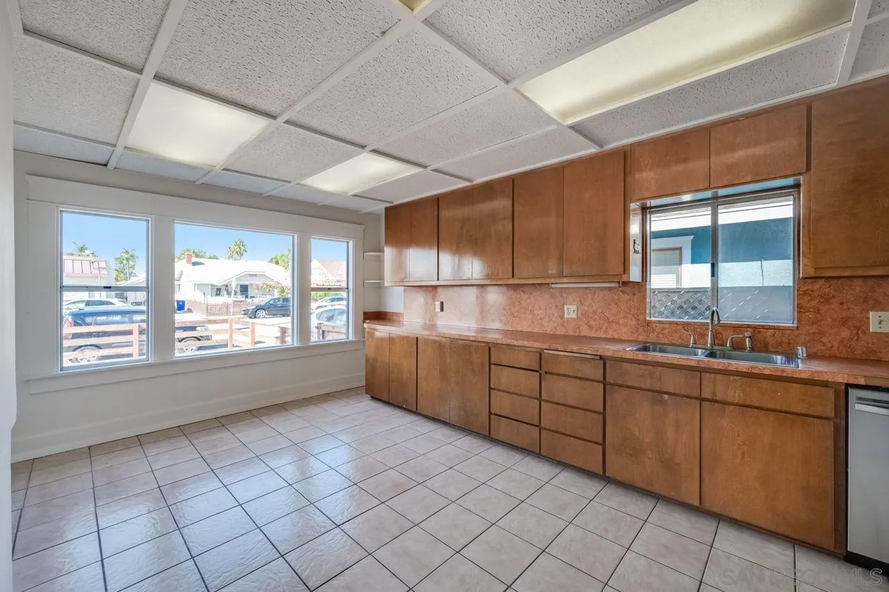 https://cdn.realtyfeed.com/cdn/127/250043884/b30d9183a981bed526226ce82b29403c.webp