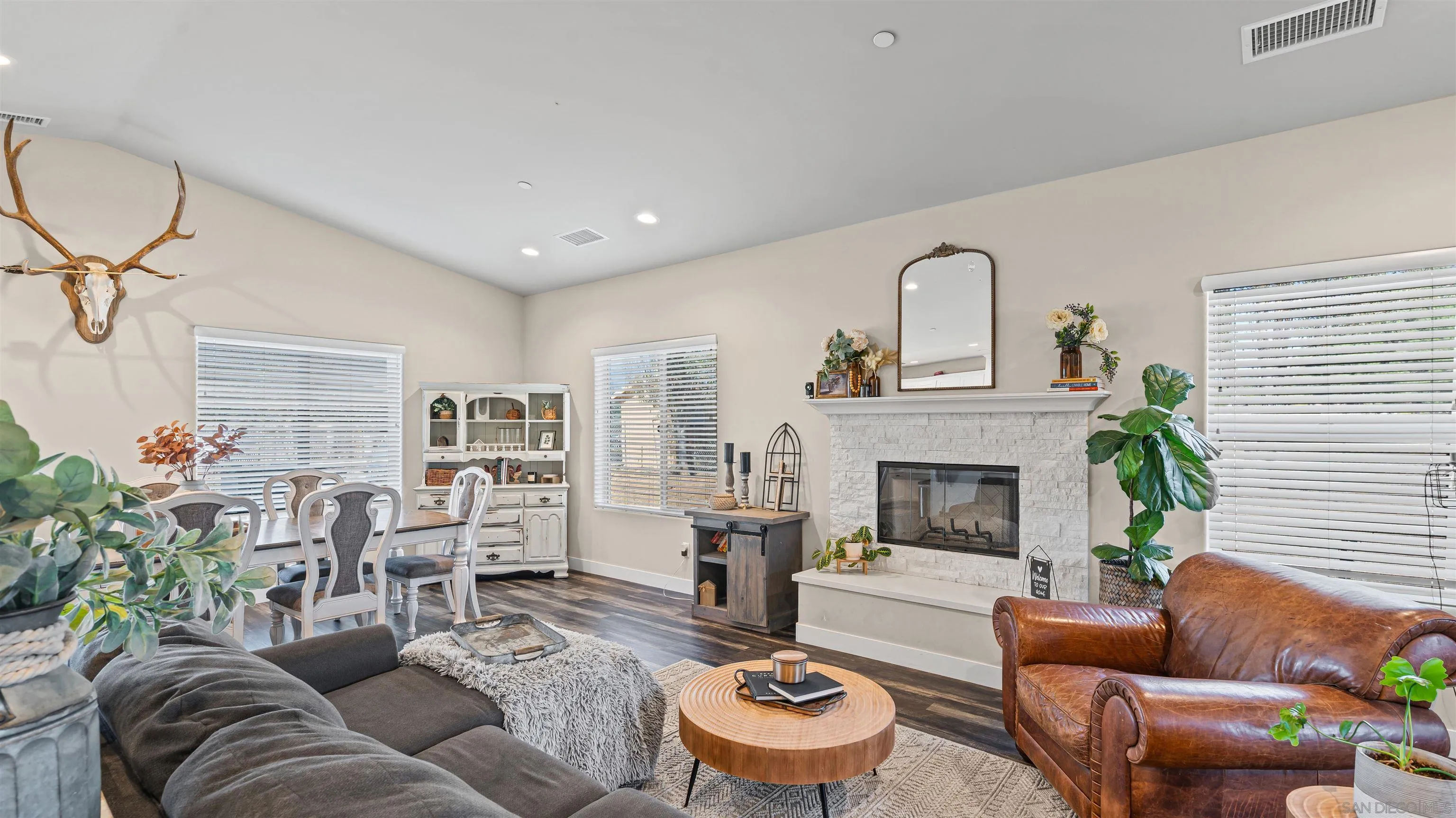 https://cdn.realtyfeed.com/cdn/127/250043887/eb6db174b664b19db55c9de335469662.webp