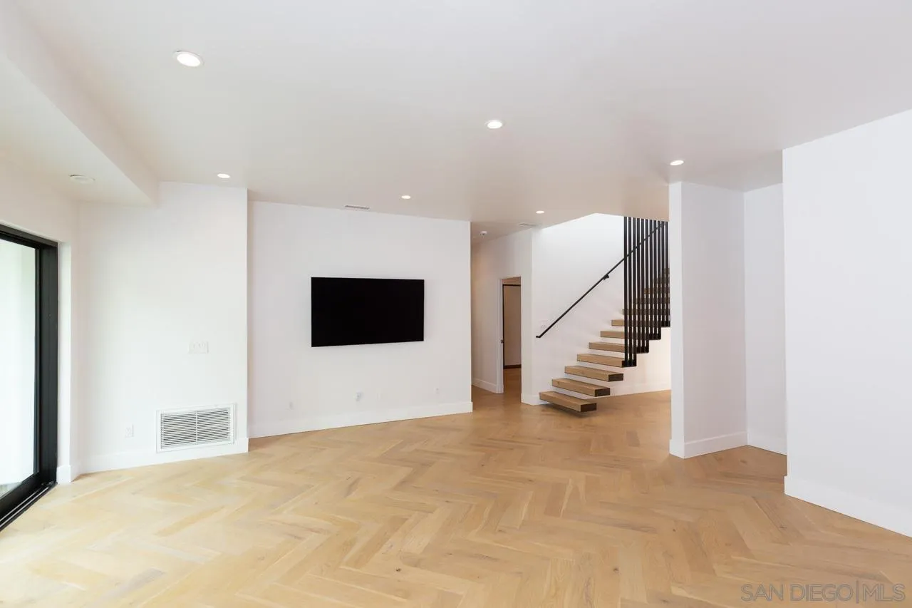 https://cdn.realtyfeed.com/cdn/127/250043895/17e54e611635a618c92566711e5123f4.webp
