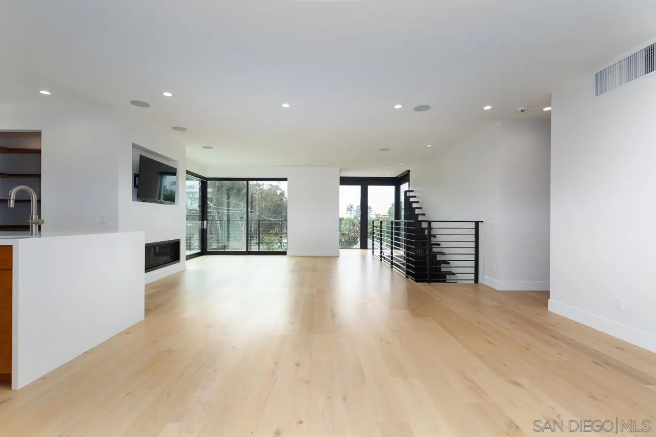 https://cdn.realtyfeed.com/cdn/127/250043895/2ccc6f247a201481923e298342274265.webp