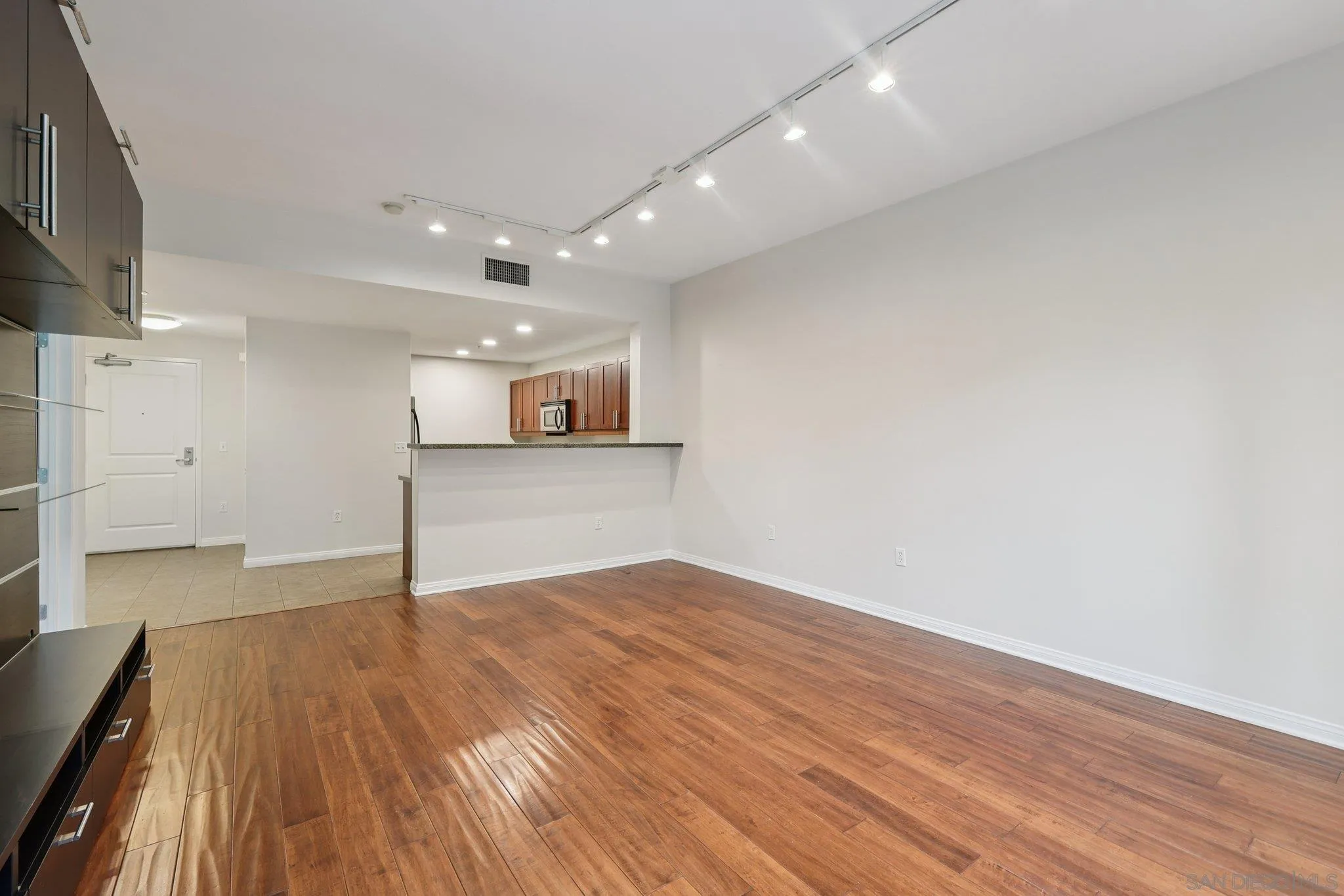 https://cdn.realtyfeed.com/cdn/127/250043935/07c0db207d13e277d1136204b31202bc.webp