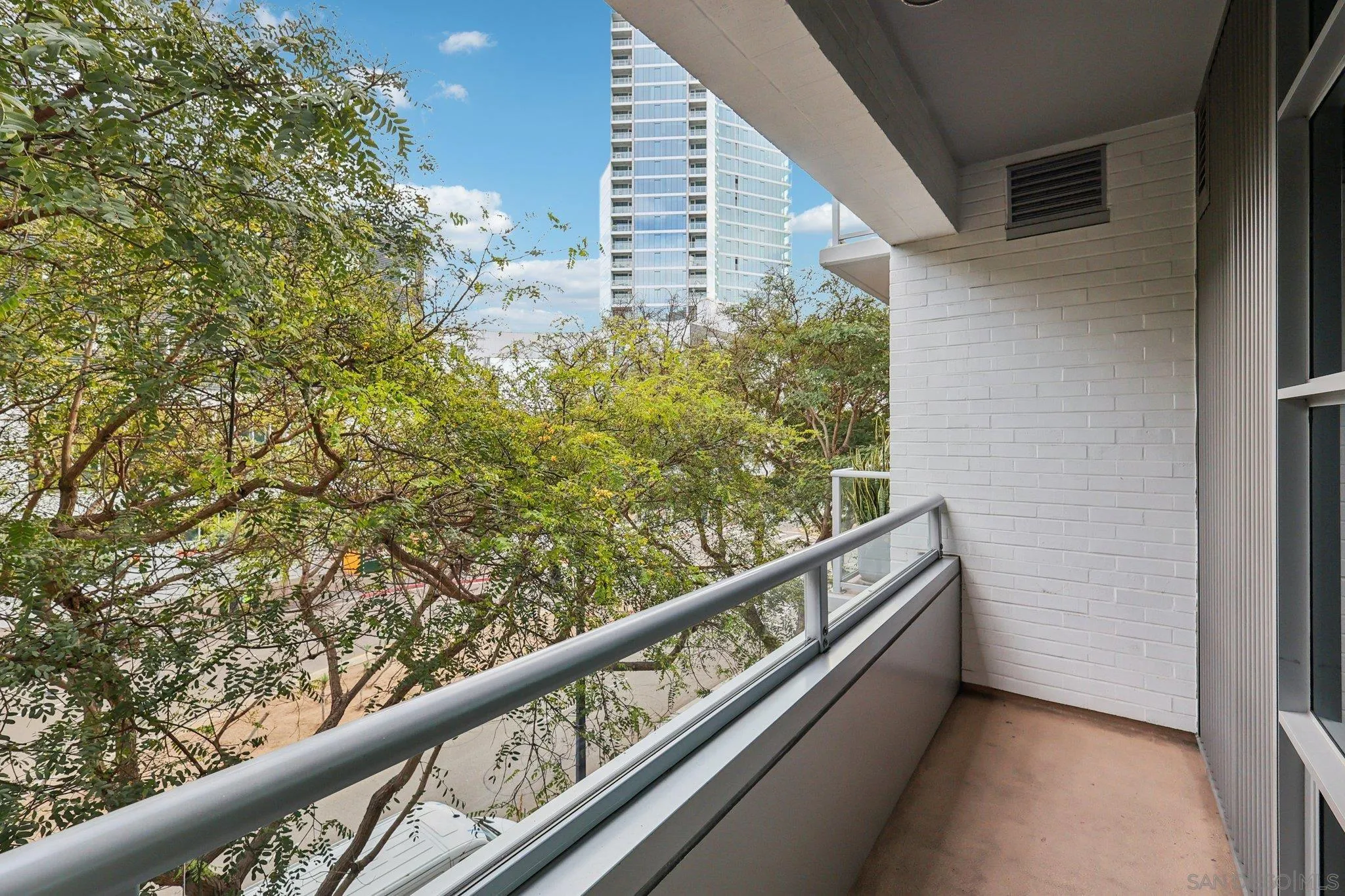 https://cdn.realtyfeed.com/cdn/127/250043935/42ee2fee9d3ba47d53cb5978441351ba.webp