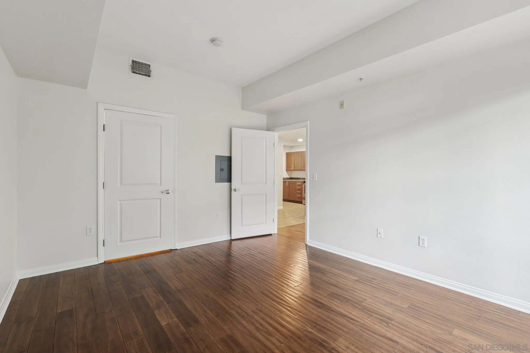 https://cdn.realtyfeed.com/cdn/127/250043935/74404a25115d6a6cb82c379d51c6c85b.webp