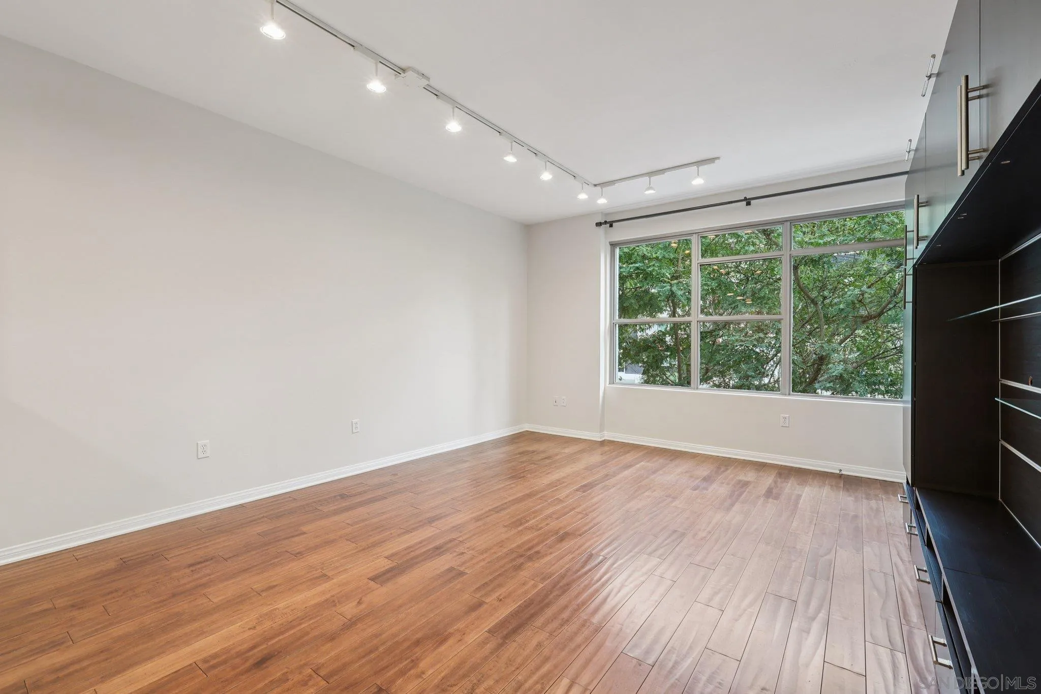 https://cdn.realtyfeed.com/cdn/127/250043935/fb8e9c7911db1dd4eda661adab40640b.webp