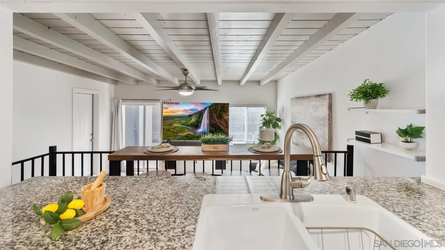 https://cdn.realtyfeed.com/cdn/127/250043939/713d5d1d74585d0093186b332cf69174.webp