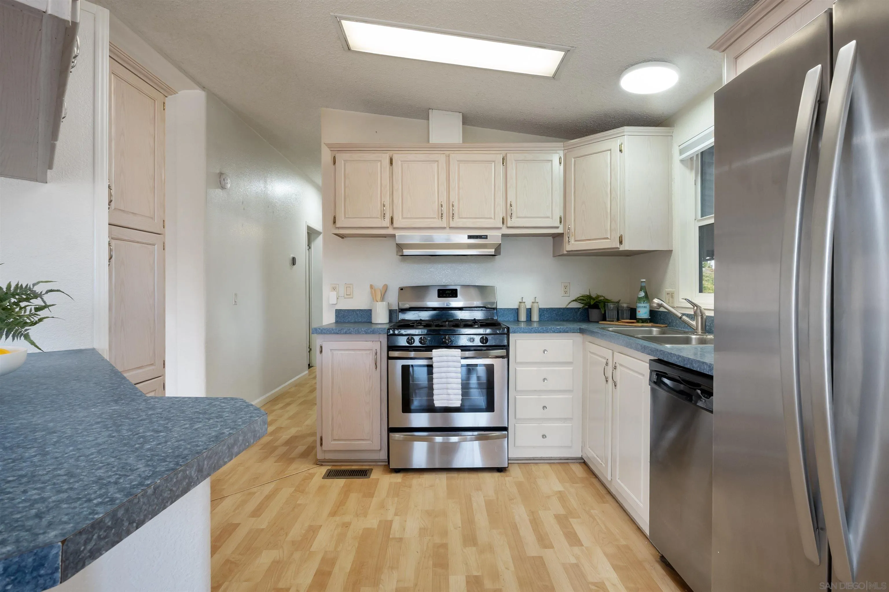 https://cdn.realtyfeed.com/cdn/127/250043950/3caa27e99550ead7d2400695826c646b.webp