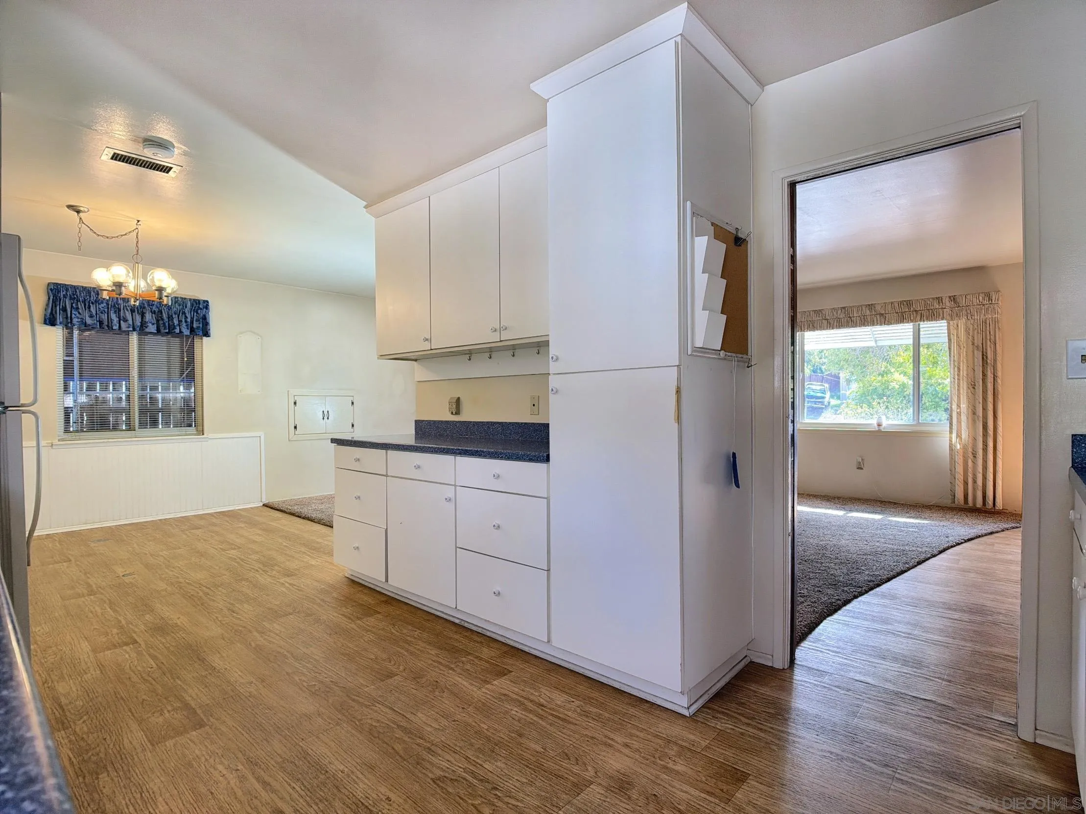 https://cdn.realtyfeed.com/cdn/127/250043951/213a21502f85f395847102715c8731e0.webp