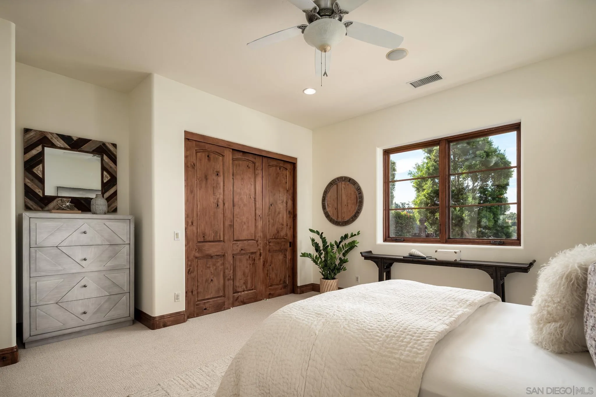 https://cdn.realtyfeed.com/cdn/127/250043957/01acca5646d6a09194f0d4474084cca5.webp