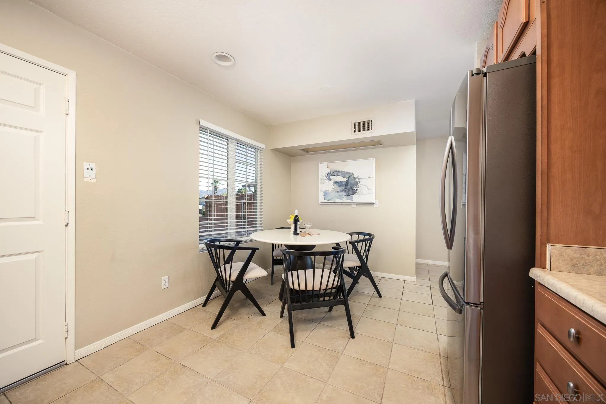 https://cdn.realtyfeed.com/cdn/127/250043963/897931d63057e8a8f6cc4620d880f047.webp