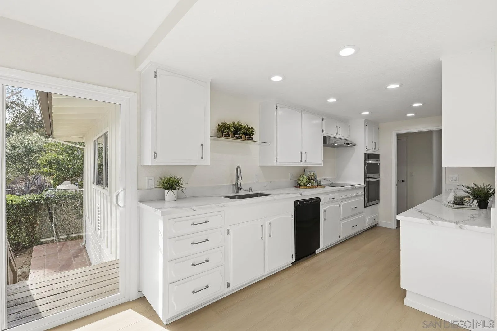 https://cdn.realtyfeed.com/cdn/127/250044006/24d600b1e5a39295b7100750fff4fc31.webp
