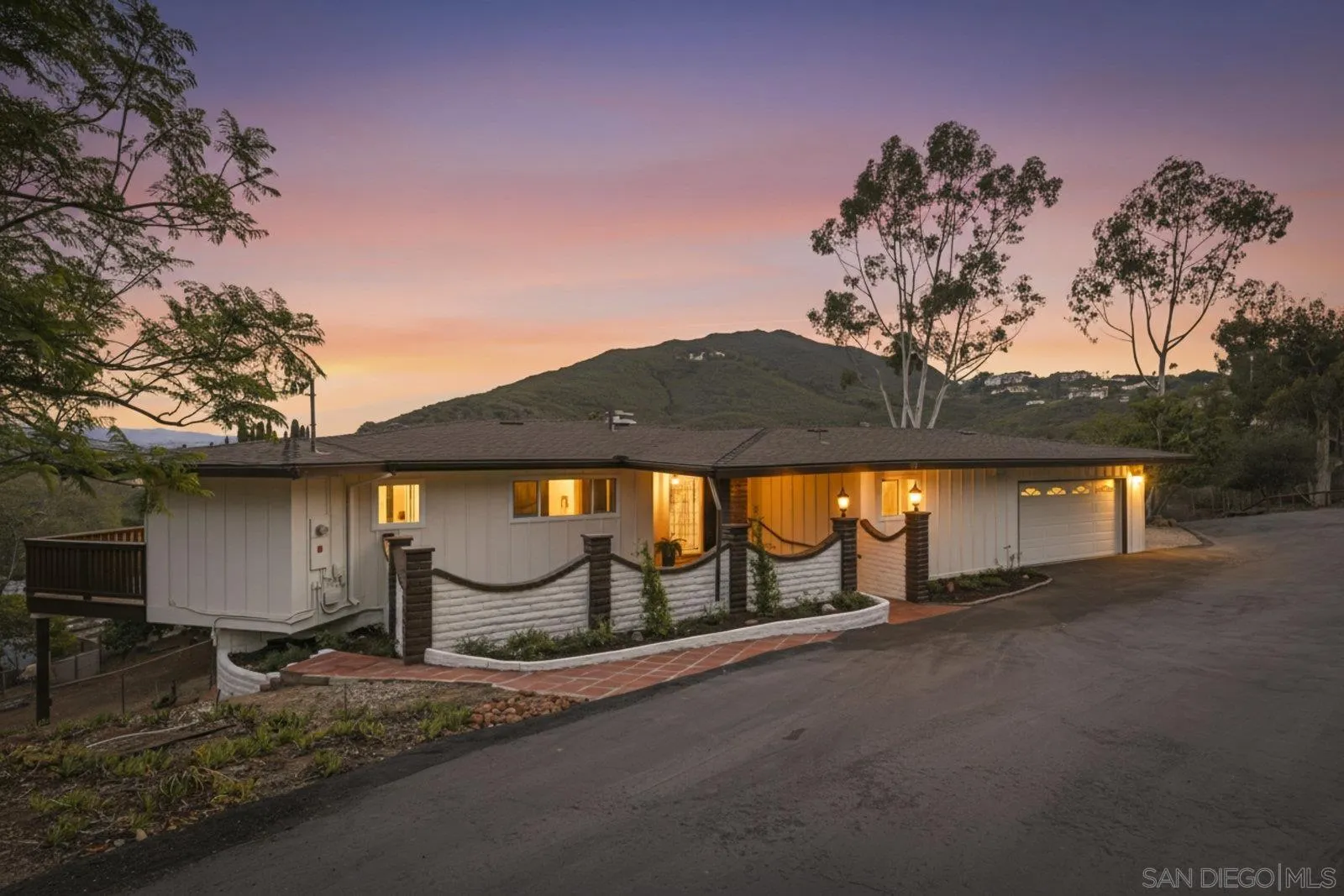 https://cdn.realtyfeed.com/cdn/127/250044006/8919622791160b822416462d63443a2c.webp