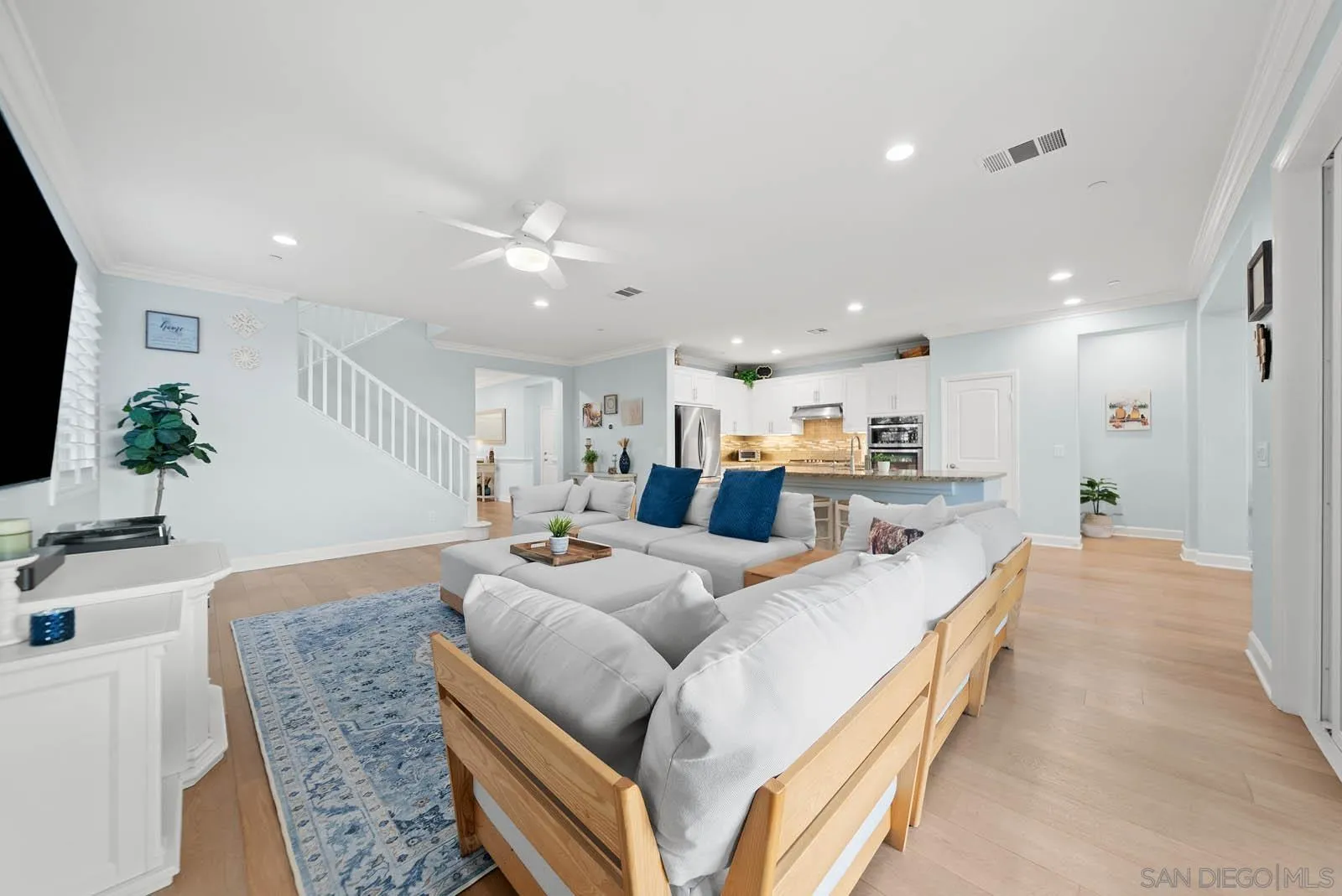 https://cdn.realtyfeed.com/cdn/127/250044018/78bd4e2dcf4022780f17383351b08b39.webp
