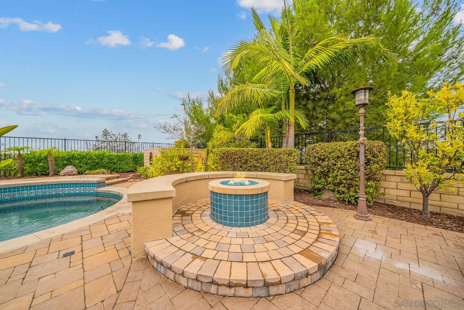https://cdn.realtyfeed.com/cdn/127/250044018/83b96780623087495c509e48b4284ff9.webp