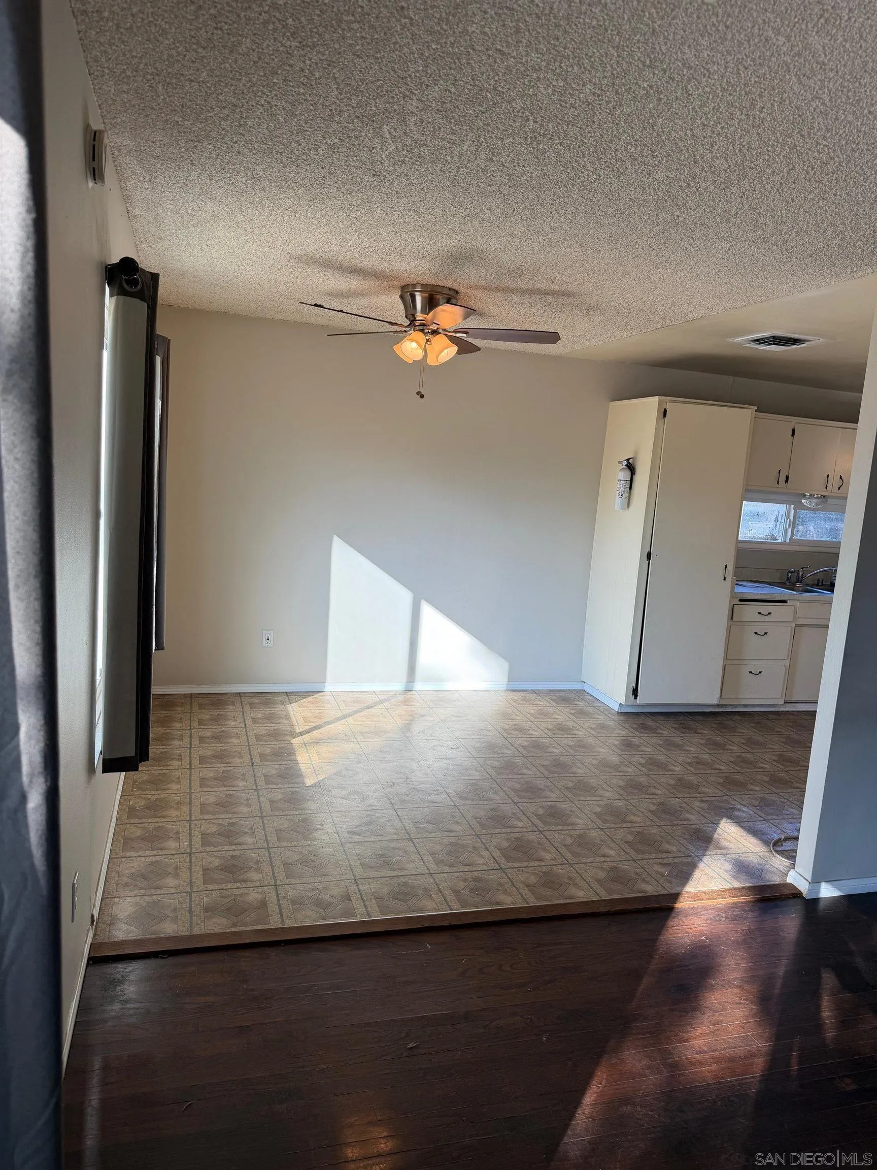 https://cdn.realtyfeed.com/cdn/127/250044042/fa5b1c941daf8257734b2ad00475a7ff.webp