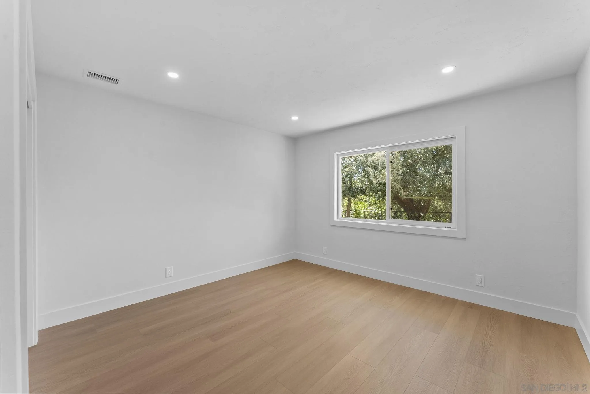 https://cdn.realtyfeed.com/cdn/127/250044047/a73d0a96941af98d757b4f5107863bb8.webp