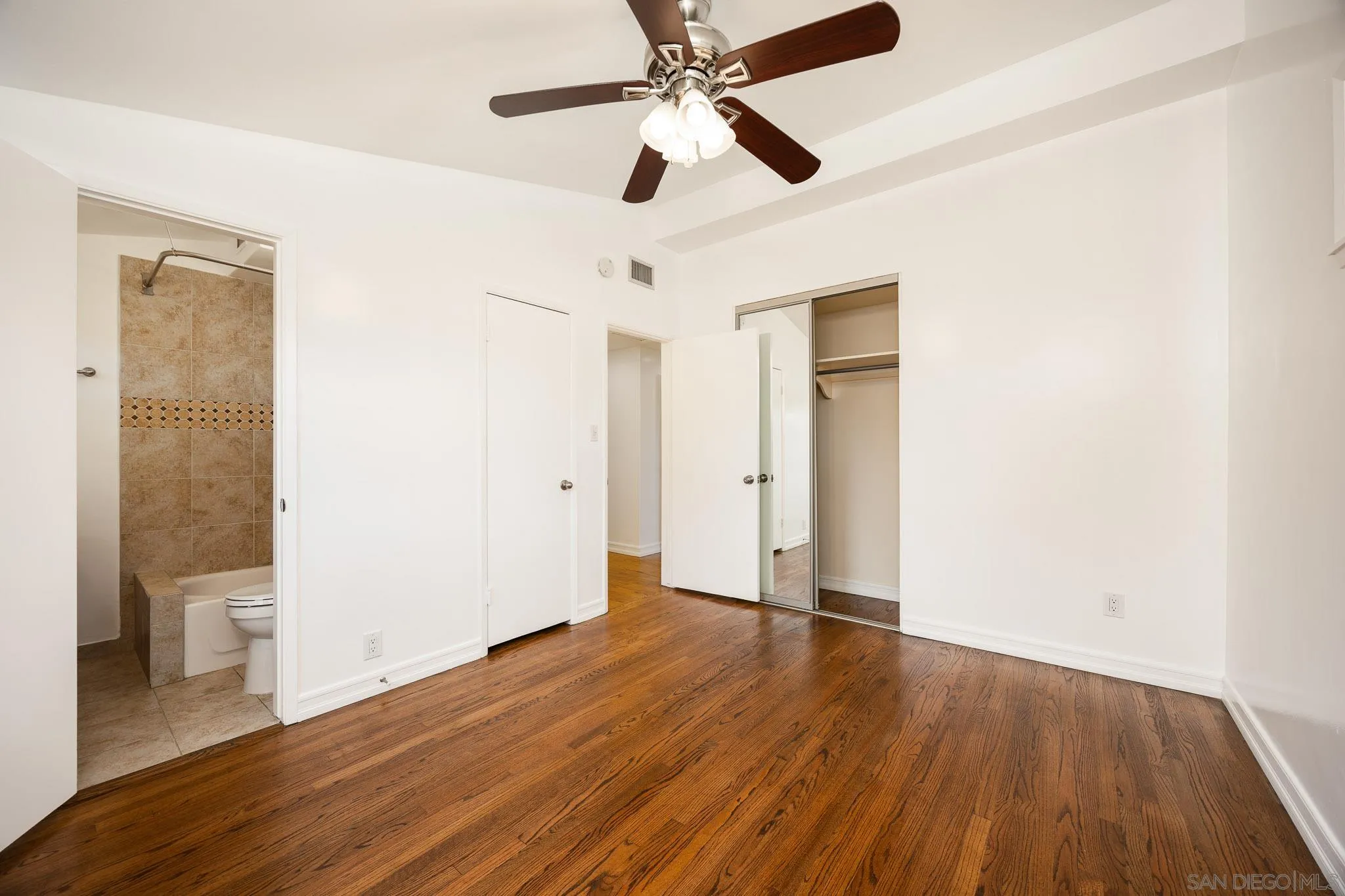 https://cdn.realtyfeed.com/cdn/127/250044058/371b85139ca9dad9f0001c5da2cc1b81.webp