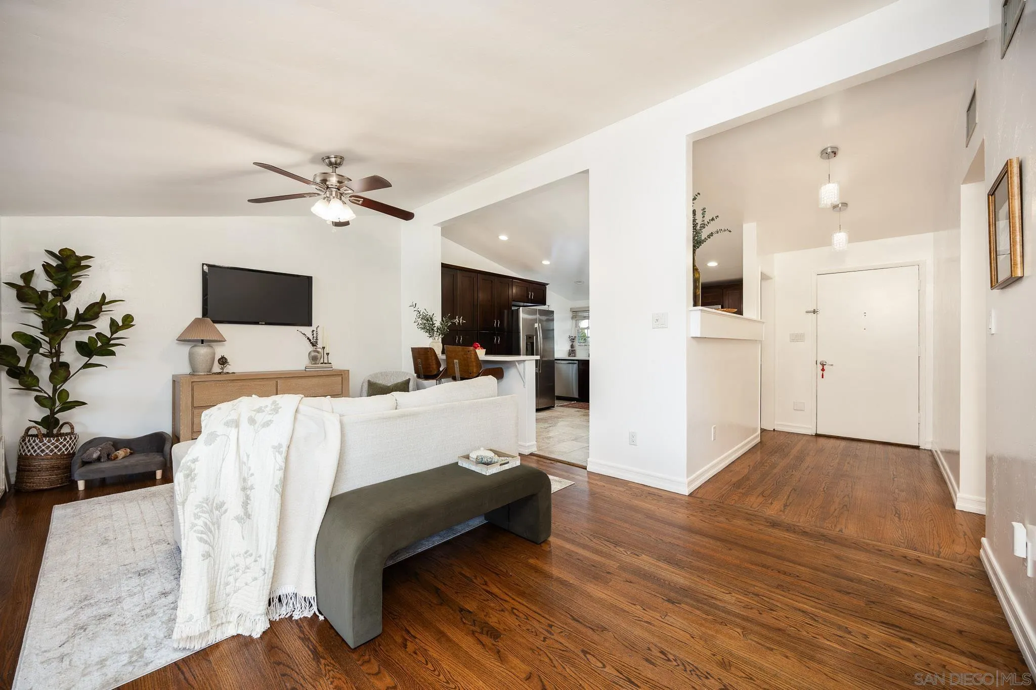 https://cdn.realtyfeed.com/cdn/127/250044058/4a8cb9f2a6dac53982135a4e80ab81ad.webp