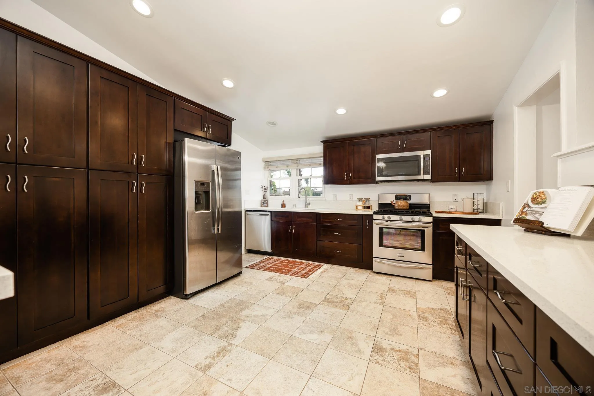 https://cdn.realtyfeed.com/cdn/127/250044058/9435aeb7fa8ef63eeb5f494b4f135839.webp