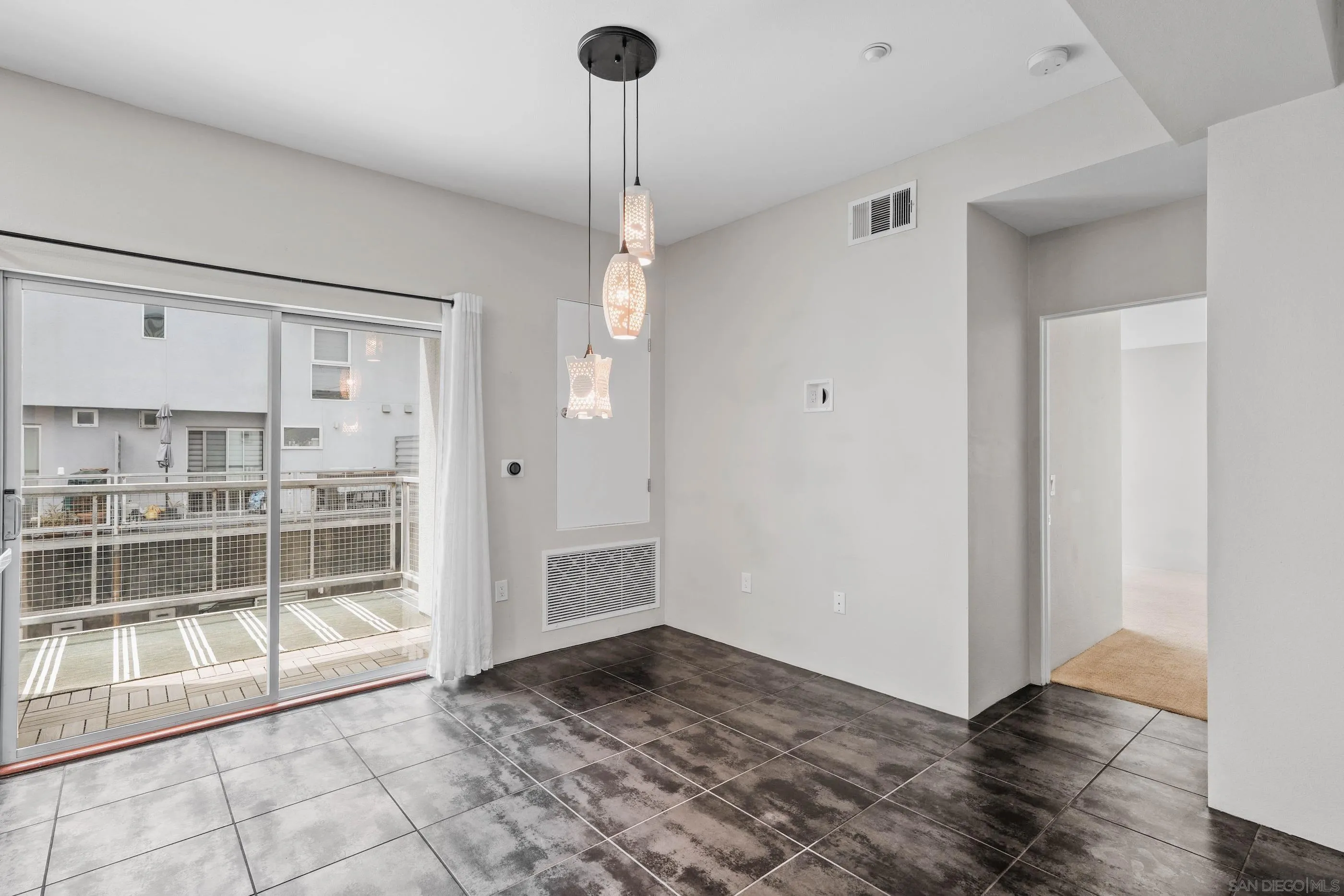 https://cdn.realtyfeed.com/cdn/127/250044062/4b610779606caf79dd00d374857f52e9.webp