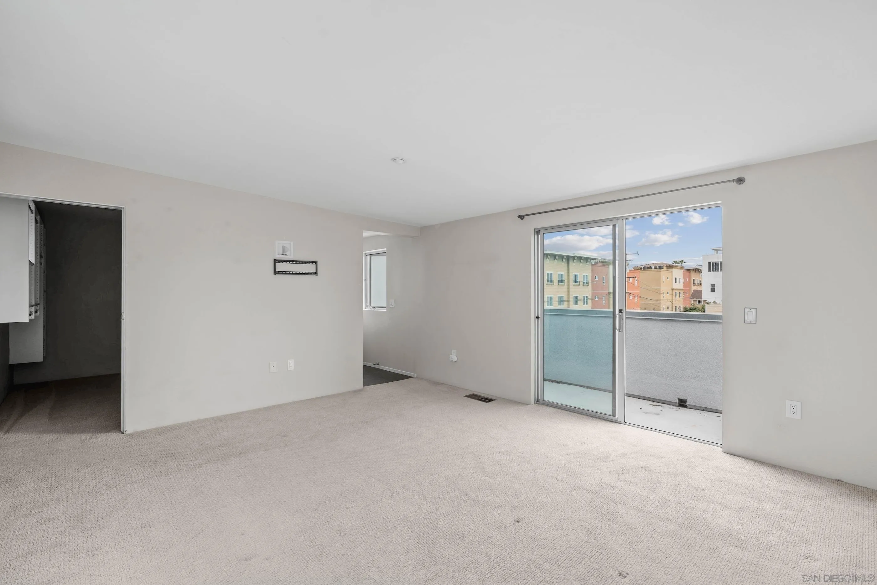 https://cdn.realtyfeed.com/cdn/127/250044062/957c0d91edd48556518169f3cede1676.webp