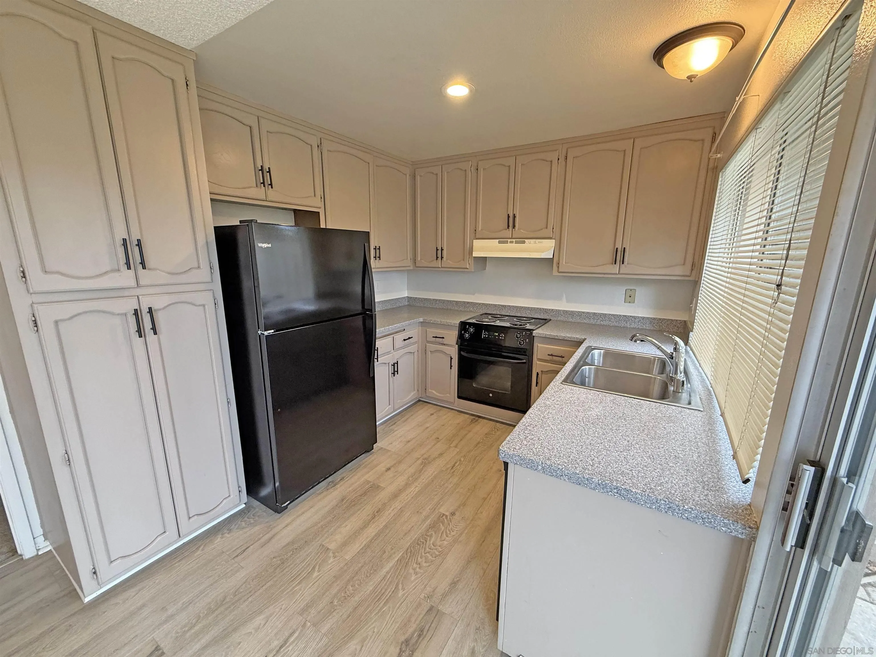 https://cdn.realtyfeed.com/cdn/127/250044064/9cf296a97de06605f27d85ef49395ad7.webp