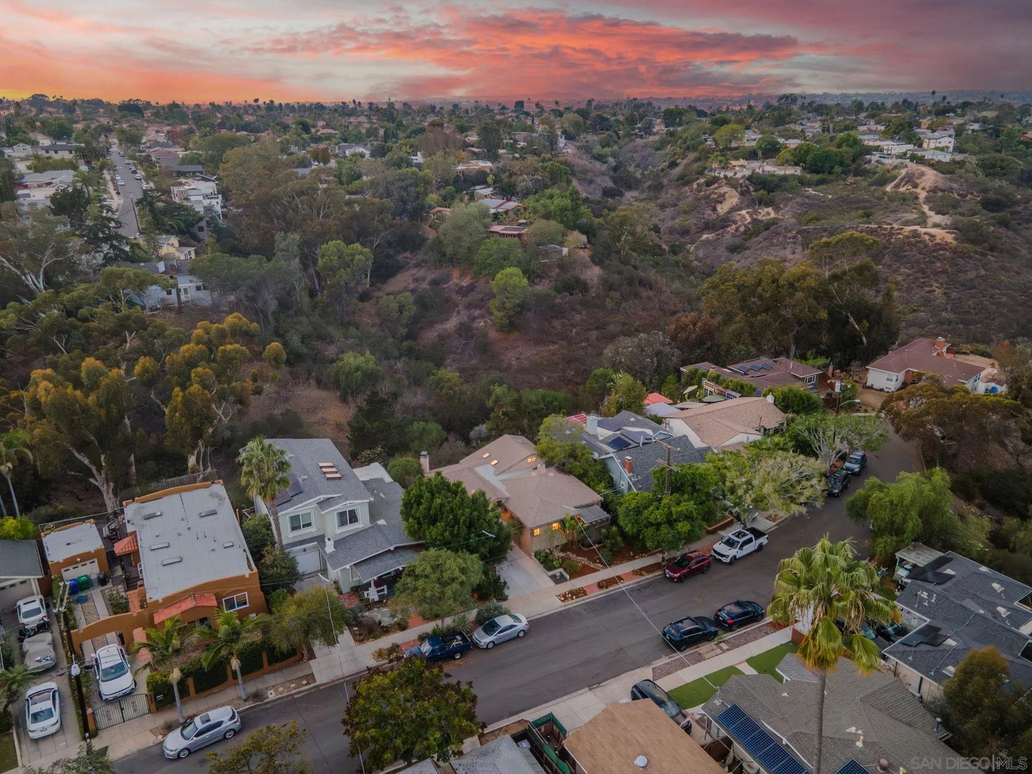 https://cdn.realtyfeed.com/cdn/127/250044068/4097719cc31a964630566e6e680a2223.webp