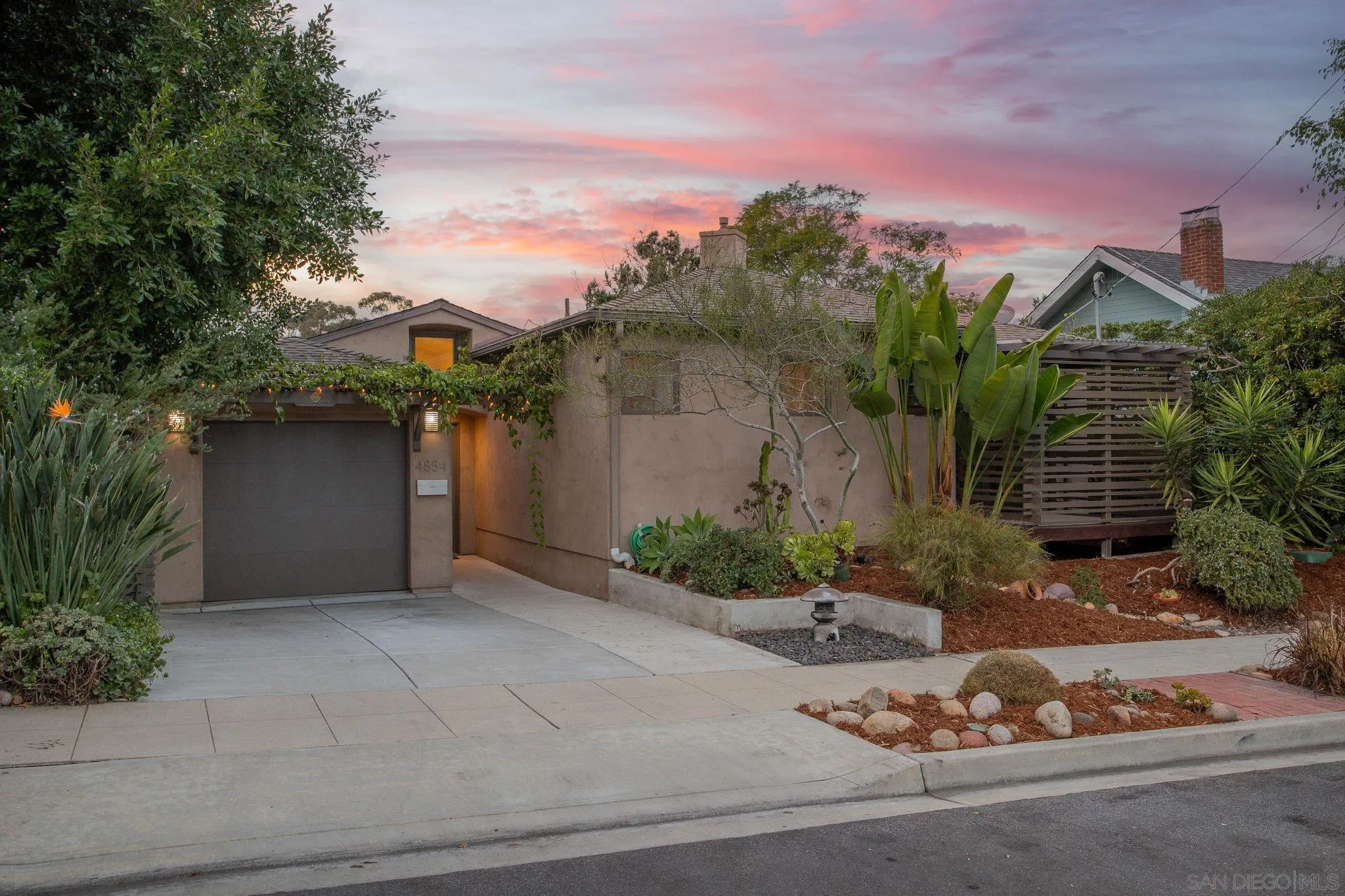 https://cdn.realtyfeed.com/cdn/127/250044068/6504b388ebcea2970496a85638cbf912.webp