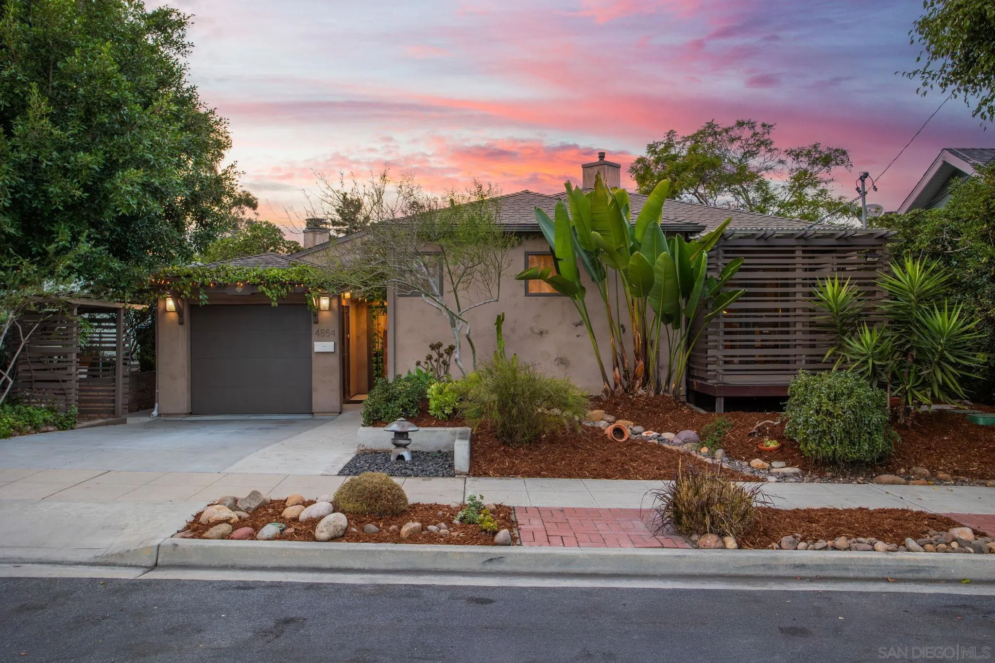 https://cdn.realtyfeed.com/cdn/127/250044068/697055fcddf4ad4c34203994b391faf9.webp