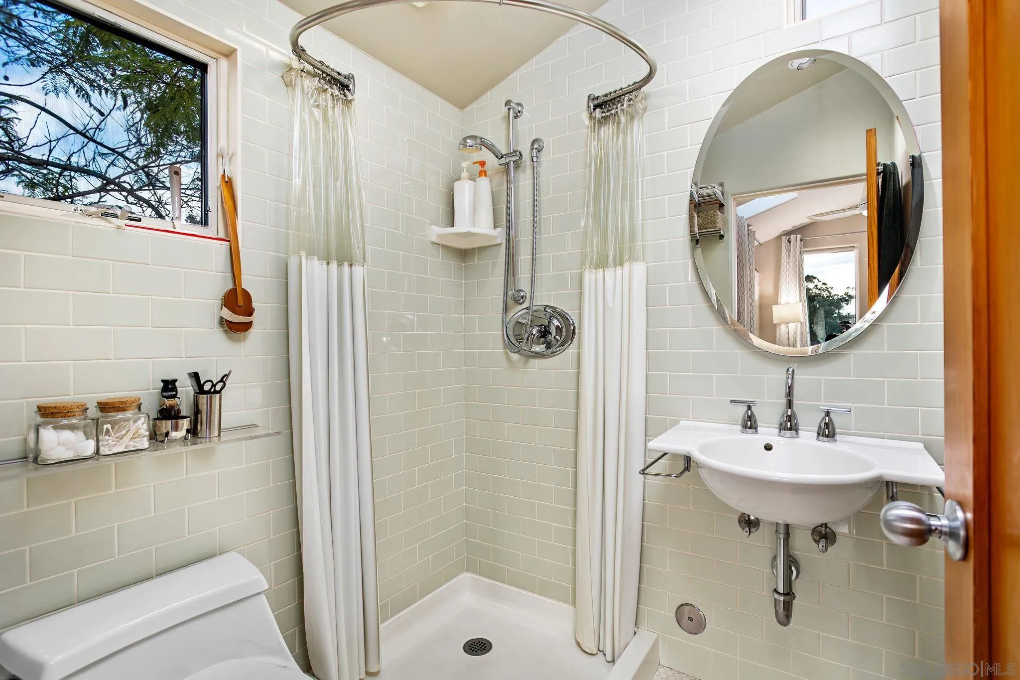 https://cdn.realtyfeed.com/cdn/127/250044068/6a6ba51cc7889bc357ac0b97e276836b.webp