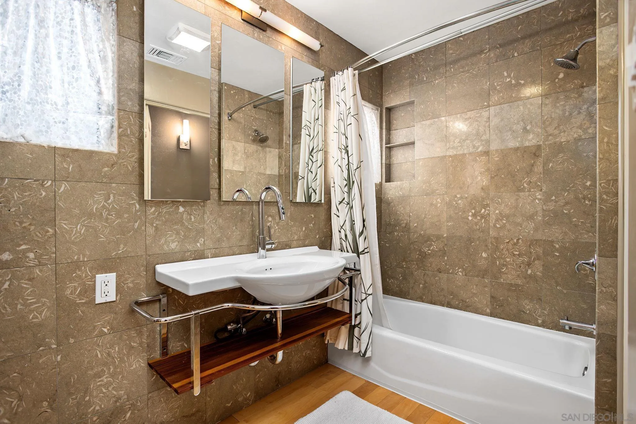 https://cdn.realtyfeed.com/cdn/127/250044068/85371e6378c87d5032d812ec23d913d7.webp