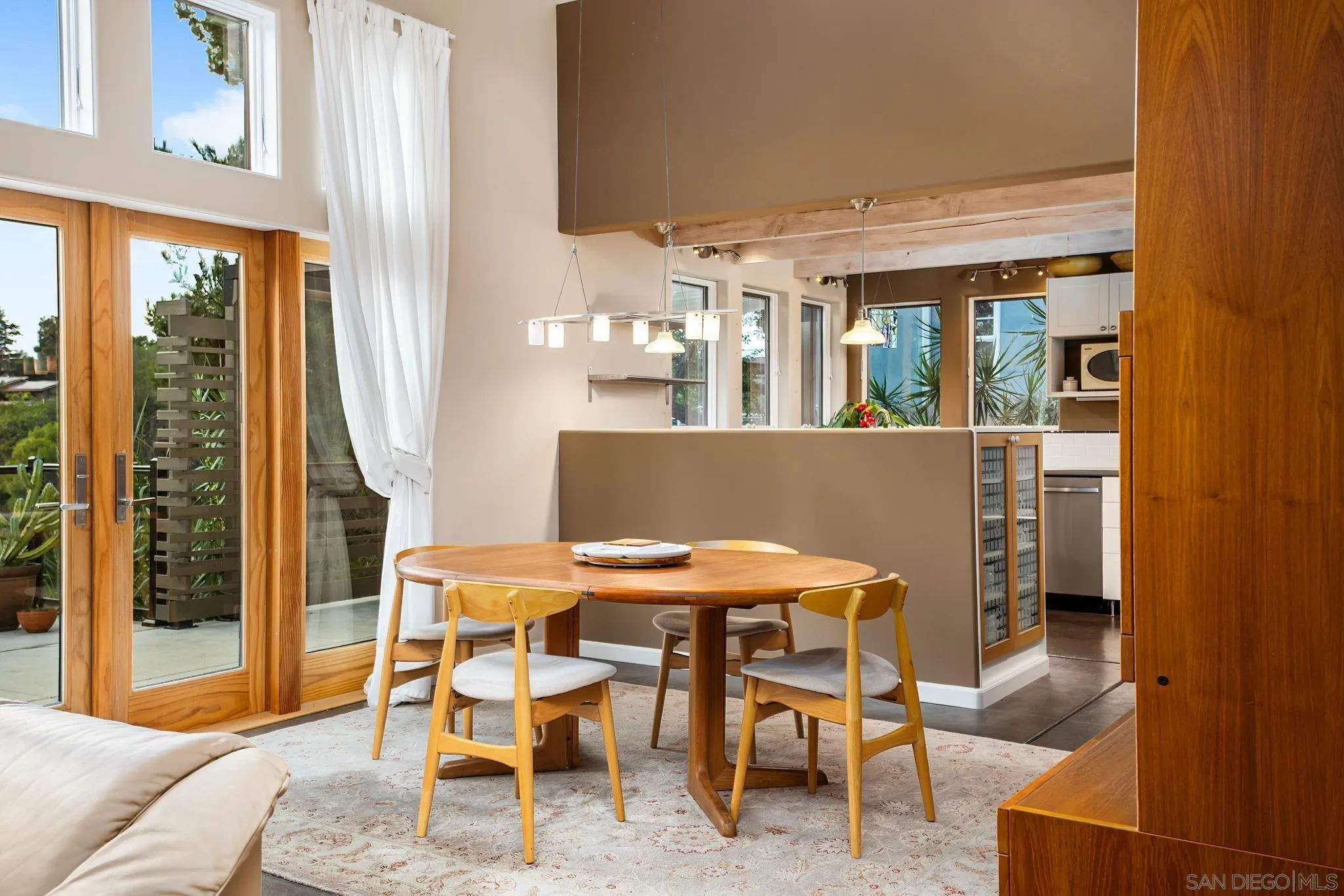 https://cdn.realtyfeed.com/cdn/127/250044068/8952a62615b84eb602d75da6efe3d68b.webp