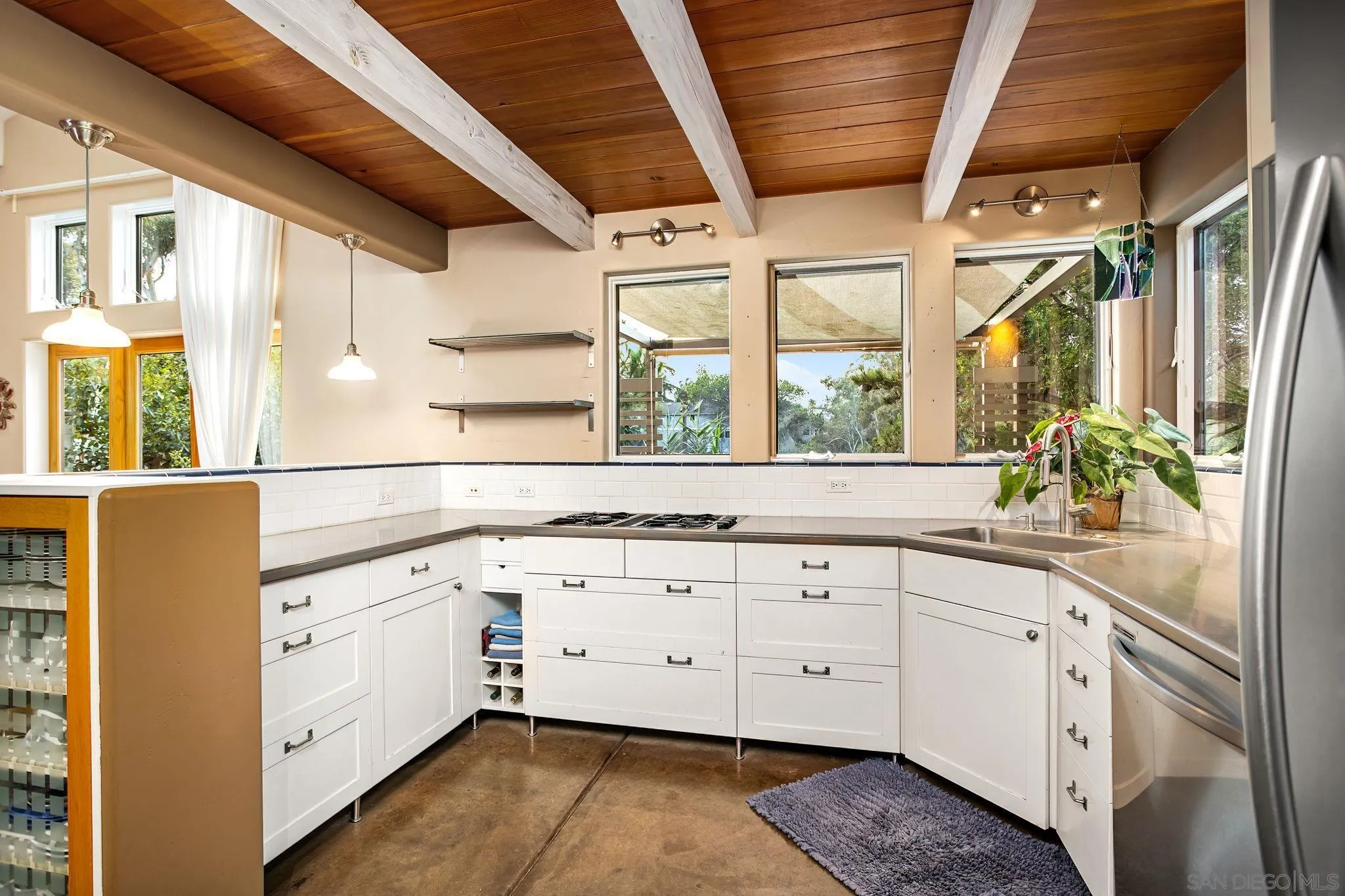 https://cdn.realtyfeed.com/cdn/127/250044068/b5a3c3d7d2d0dc59c469bfe573d19408.webp