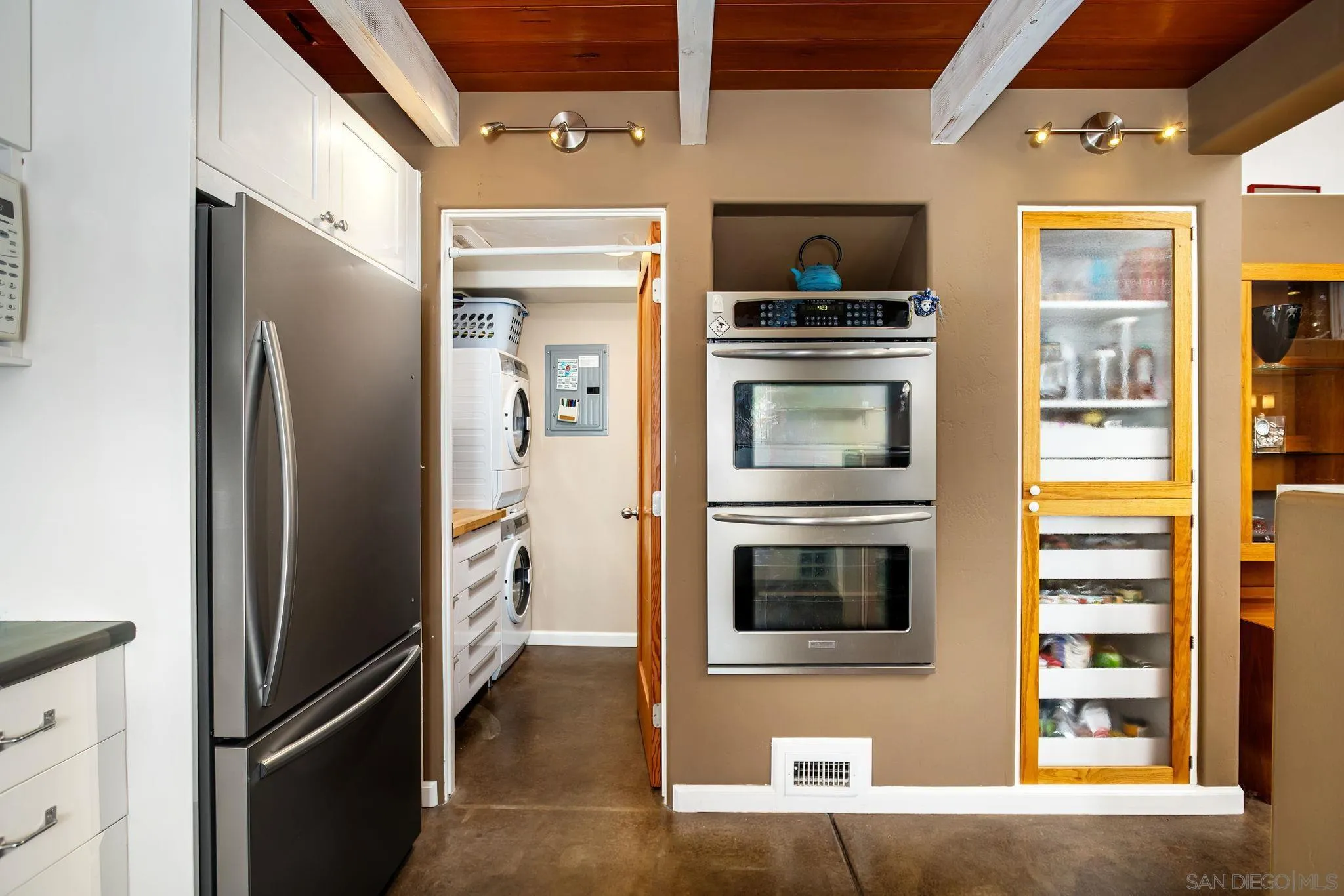 https://cdn.realtyfeed.com/cdn/127/250044068/b7d33bba28398707a17844f0b14fdb19.webp
