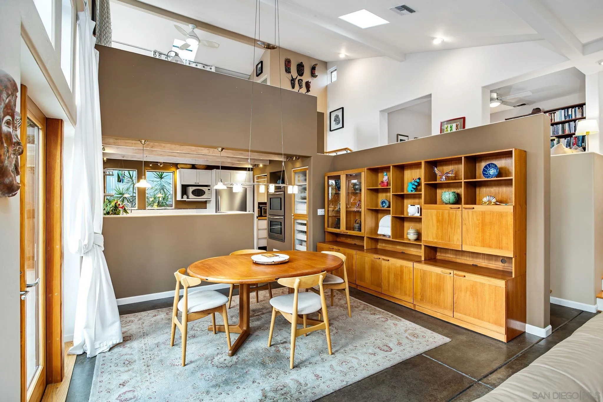 https://cdn.realtyfeed.com/cdn/127/250044068/d381cb2681b17134cebea32e98b8f71f.webp