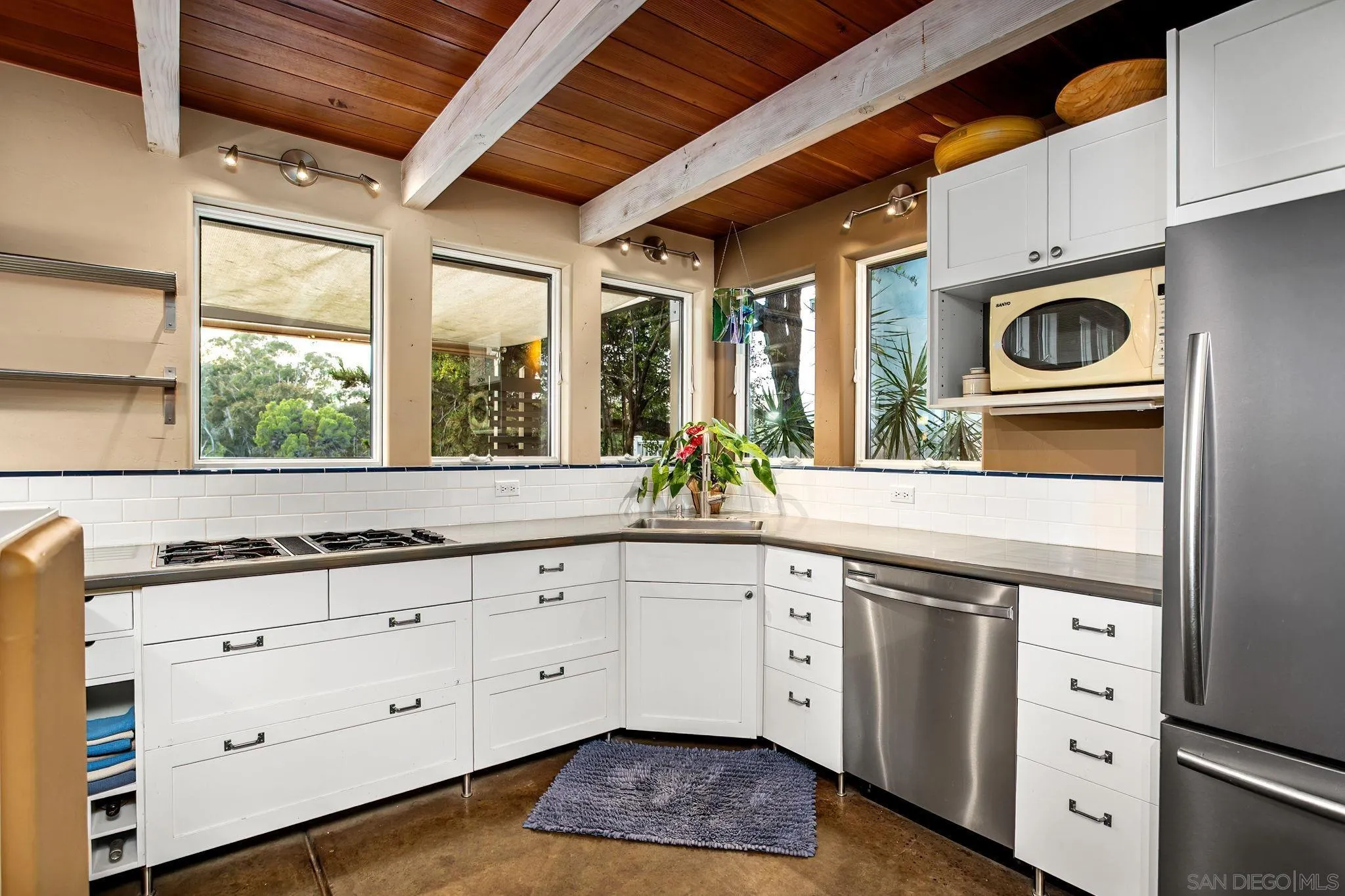 https://cdn.realtyfeed.com/cdn/127/250044068/d65e6a377663b8d39504a3073830550e.webp