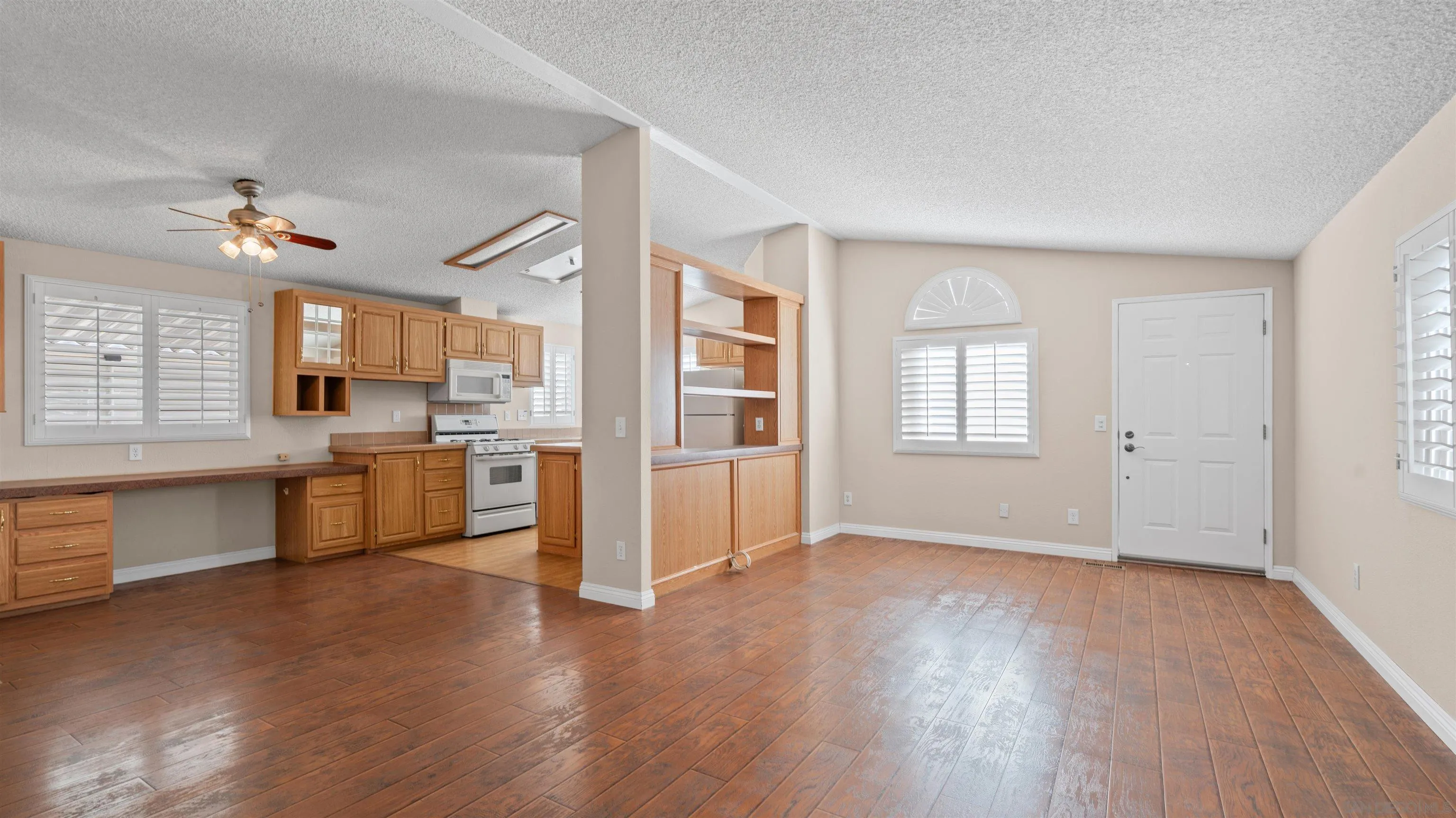 https://cdn.realtyfeed.com/cdn/127/250044070/4f89b1e055b1a5d9ef85c111e4c21097.webp