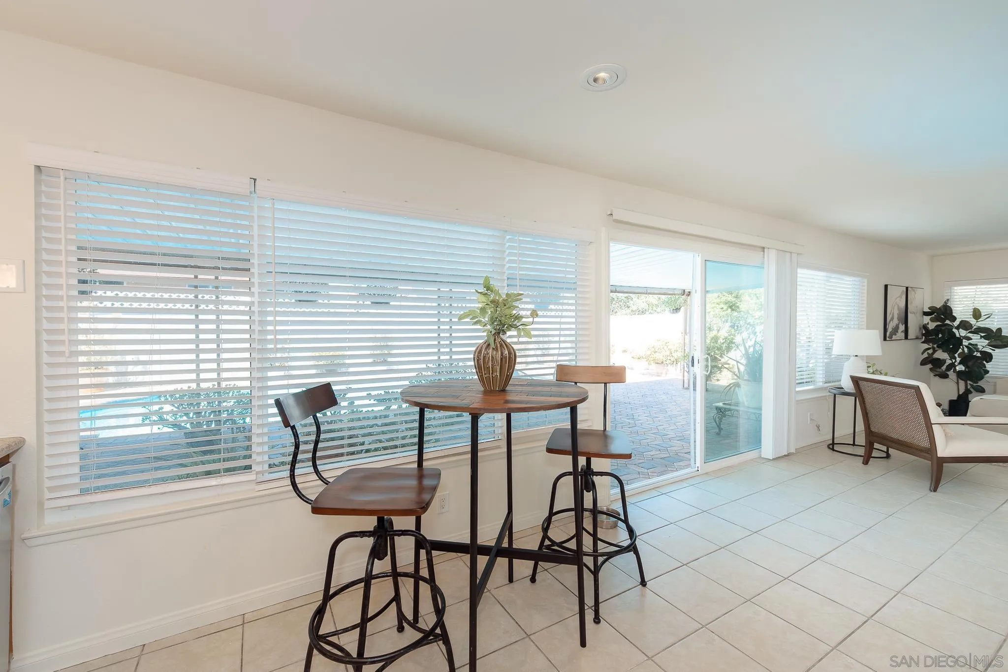 https://cdn.realtyfeed.com/cdn/127/250044081/48f143b38568a9e9c289ed62e3dac289.webp