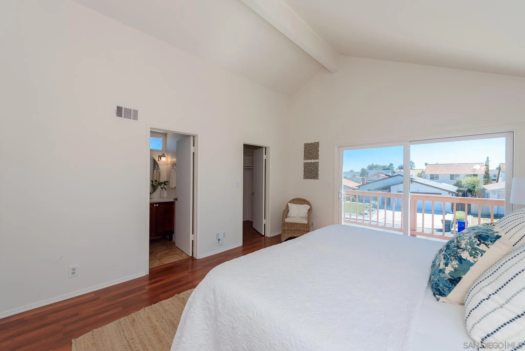 https://cdn.realtyfeed.com/cdn/127/250044081/897ed9a567776696baded72b3fb07fd0.webp