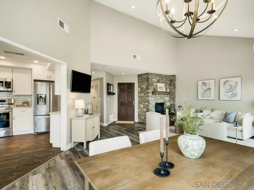 https://cdn.realtyfeed.com/cdn/127/250044083/b13613659b50ffd256425482027b9d4a.webp