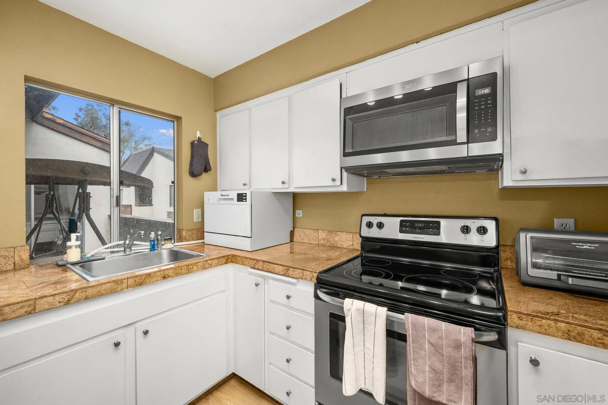 https://cdn.realtyfeed.com/cdn/127/250044084/8069991d9b842111e185219f500e61ec.webp