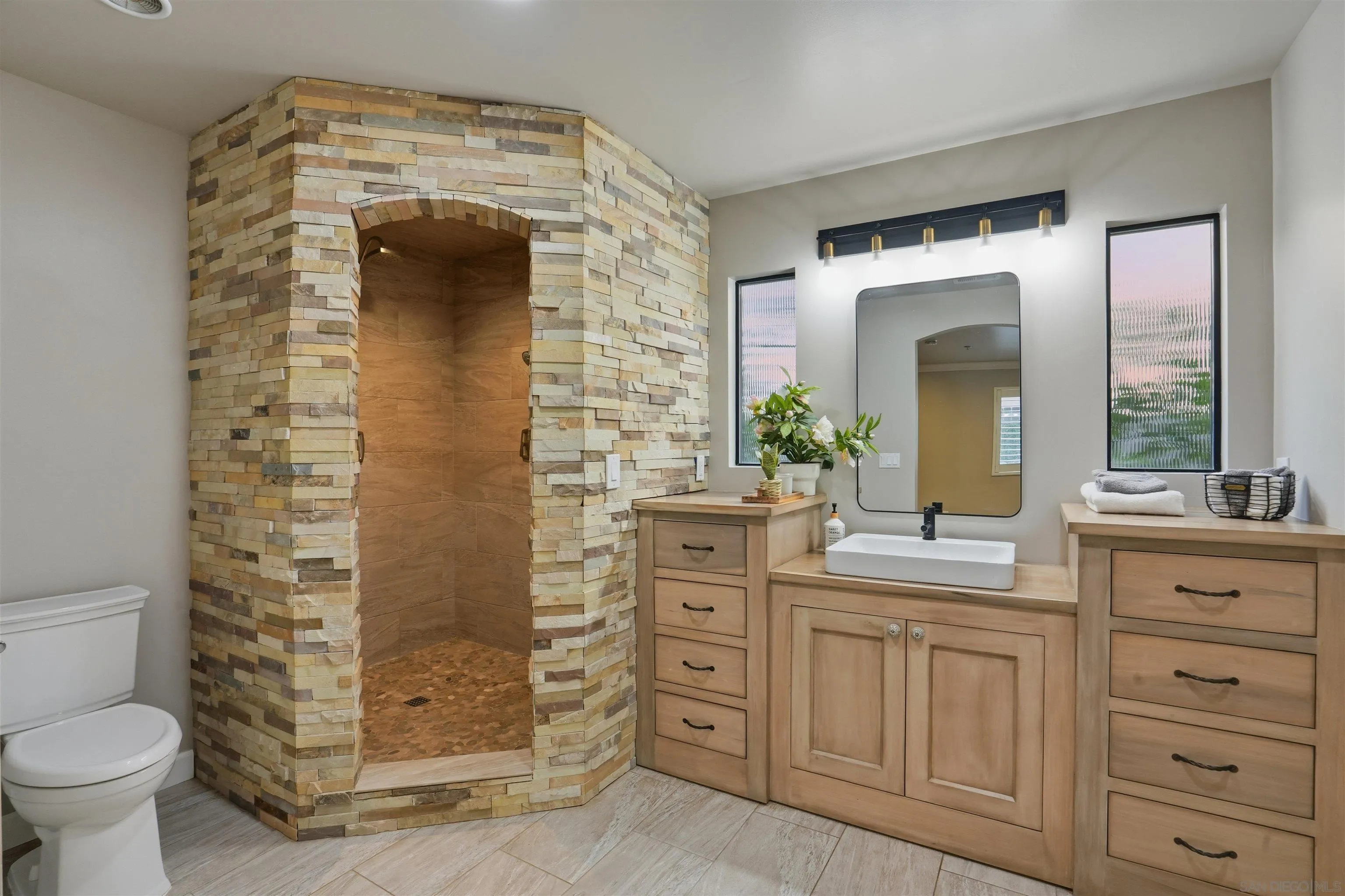 https://cdn.realtyfeed.com/cdn/127/250044104/93f7ef6b37cf38a717acb98342333191.webp