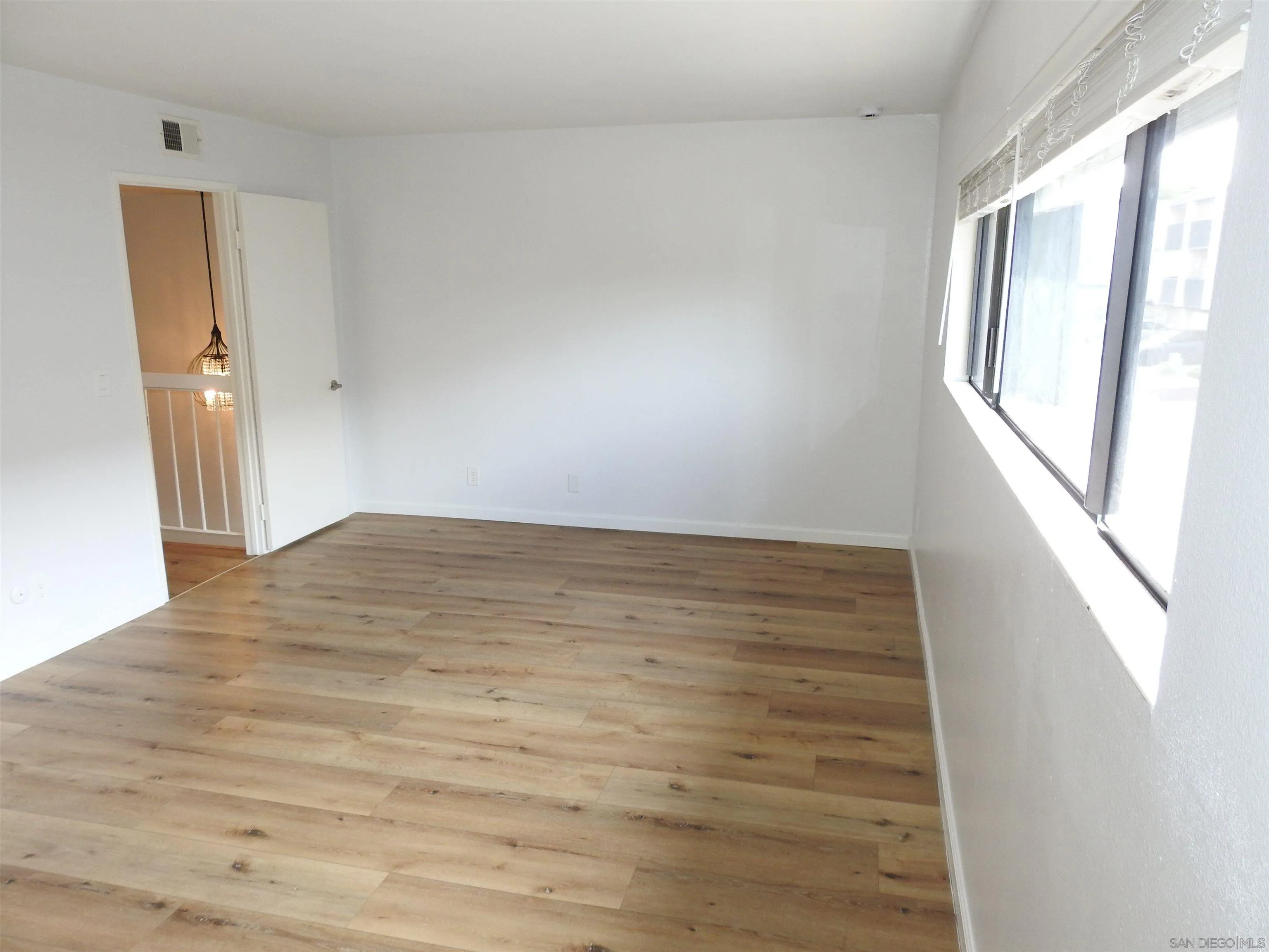 https://cdn.realtyfeed.com/cdn/127/250044125/15a43915fadce20f7cfc27ecd980bb87.webp