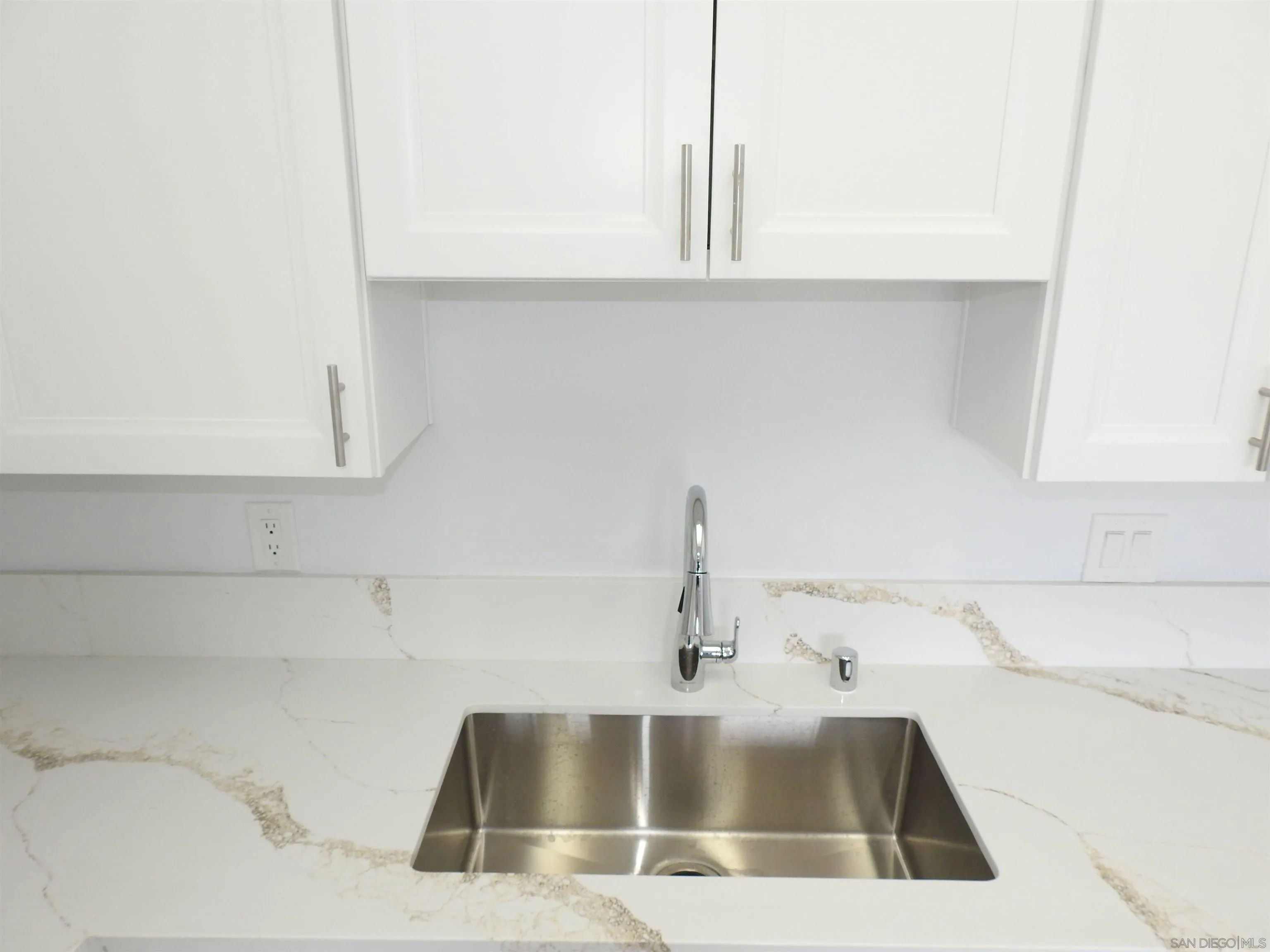 https://cdn.realtyfeed.com/cdn/127/250044125/9597d21d43a15af594221a7322ffe9f0.webp