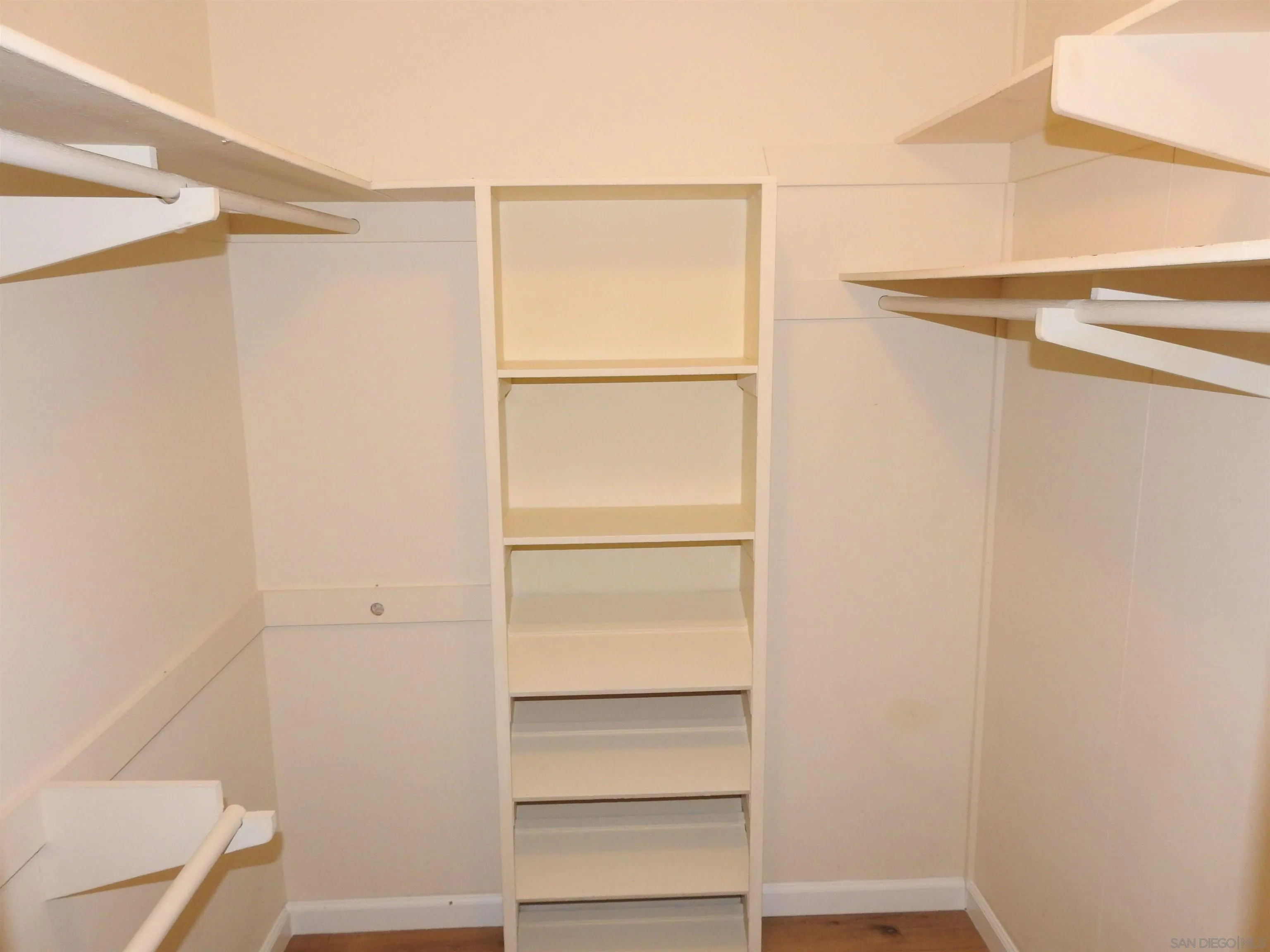 https://cdn.realtyfeed.com/cdn/127/250044125/f28aa0f7a66f4b1169383f8d2ce65394.webp