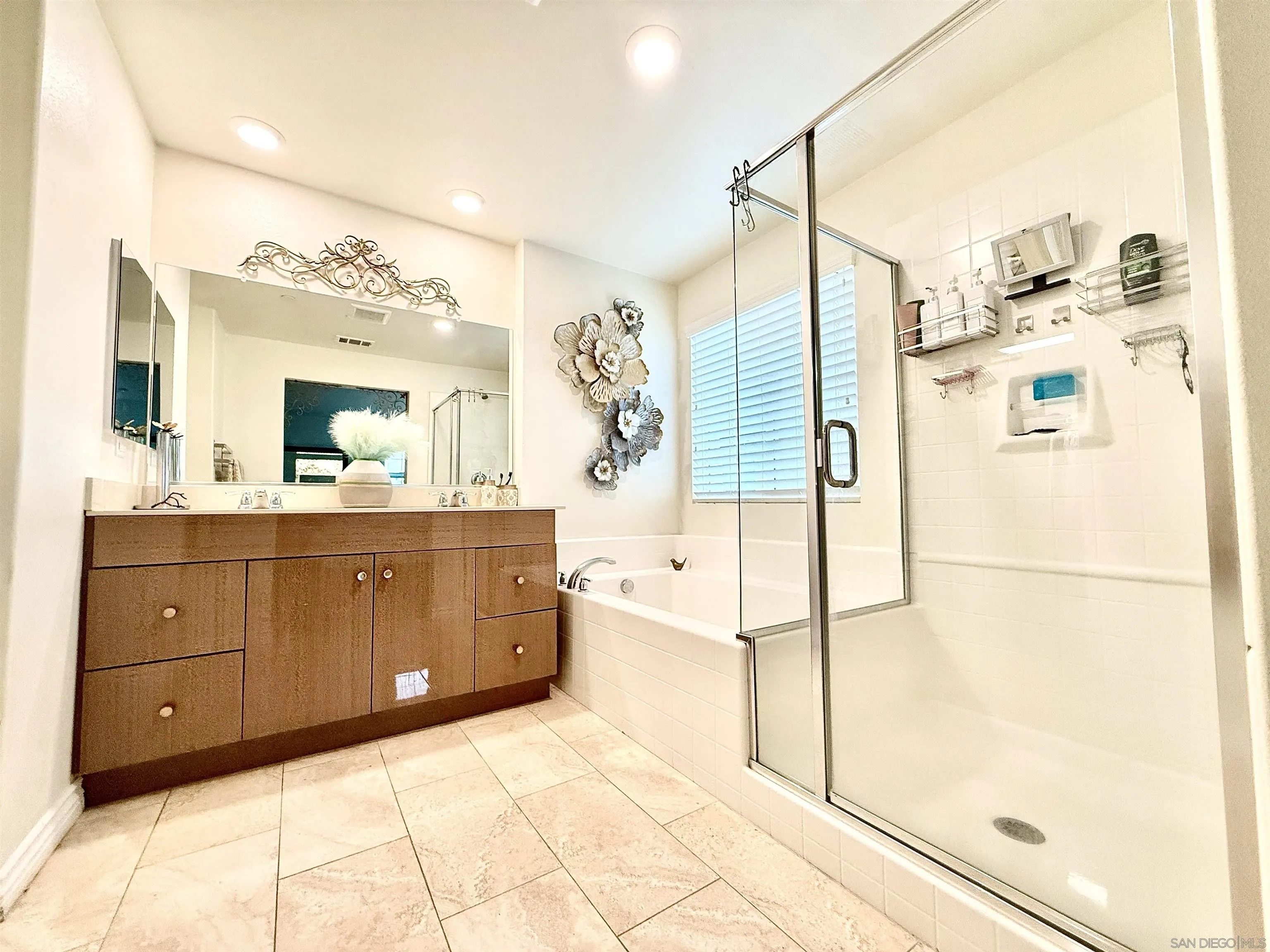 https://cdn.realtyfeed.com/cdn/127/250044143/1bc028804dce8251f86926292057a8fc.webp
