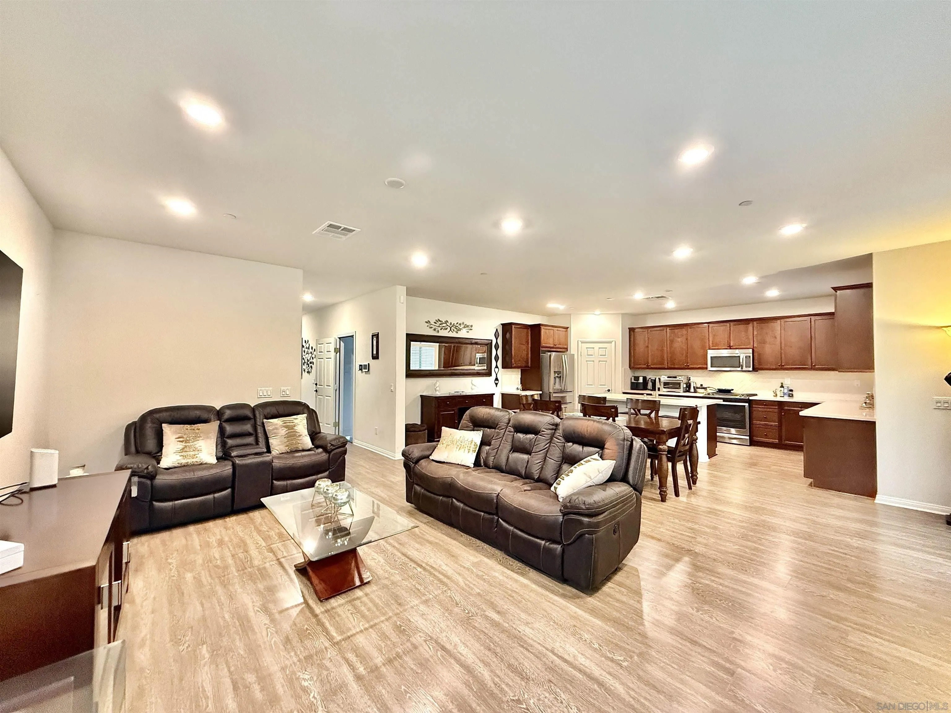 https://cdn.realtyfeed.com/cdn/127/250044143/56206f797049a23c40b77fa525b6b8fe.webp