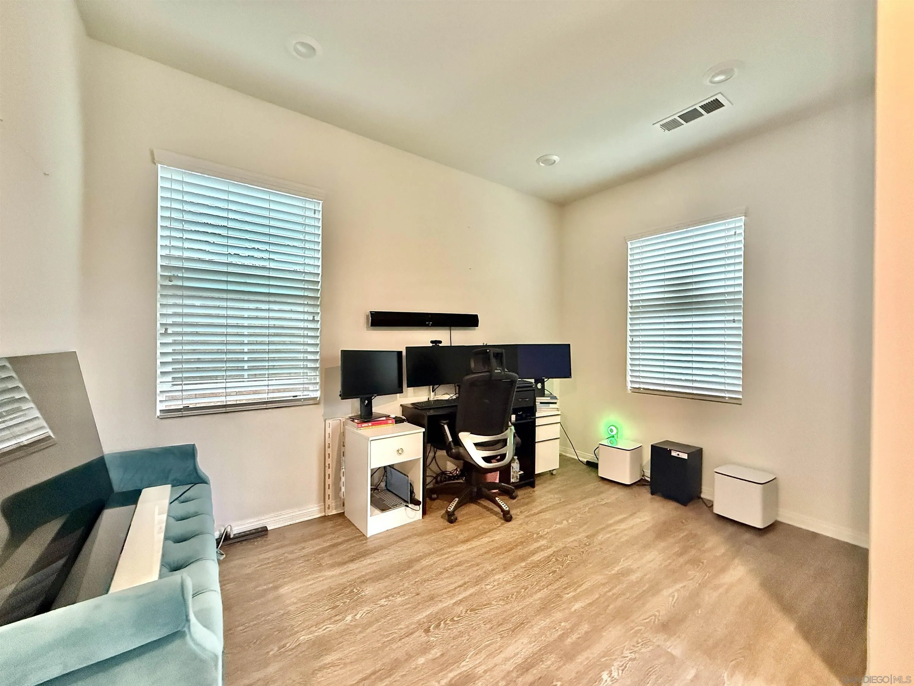 https://cdn.realtyfeed.com/cdn/127/250044143/a46ee9483b544396747d24a1e81a28a7.webp