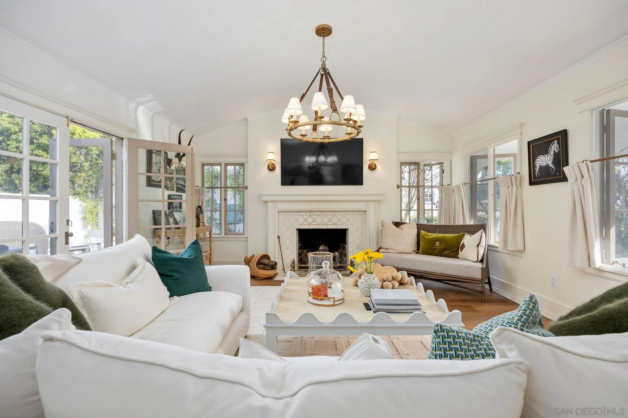 https://cdn.realtyfeed.com/cdn/127/250044147/f6be11c03e8766bb76615135abc14990.webp