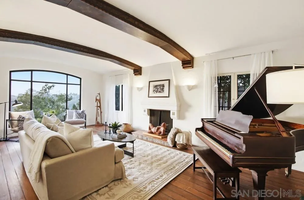 https://cdn.realtyfeed.com/cdn/127/250044152/76666b8f391f6b50ed196ec9983009a7.webp